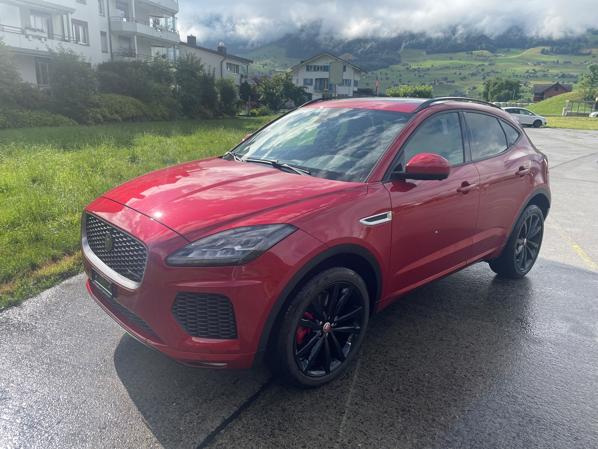JAGUAR E-Pace P200 R-Dynamic AWD Automatik-image-0