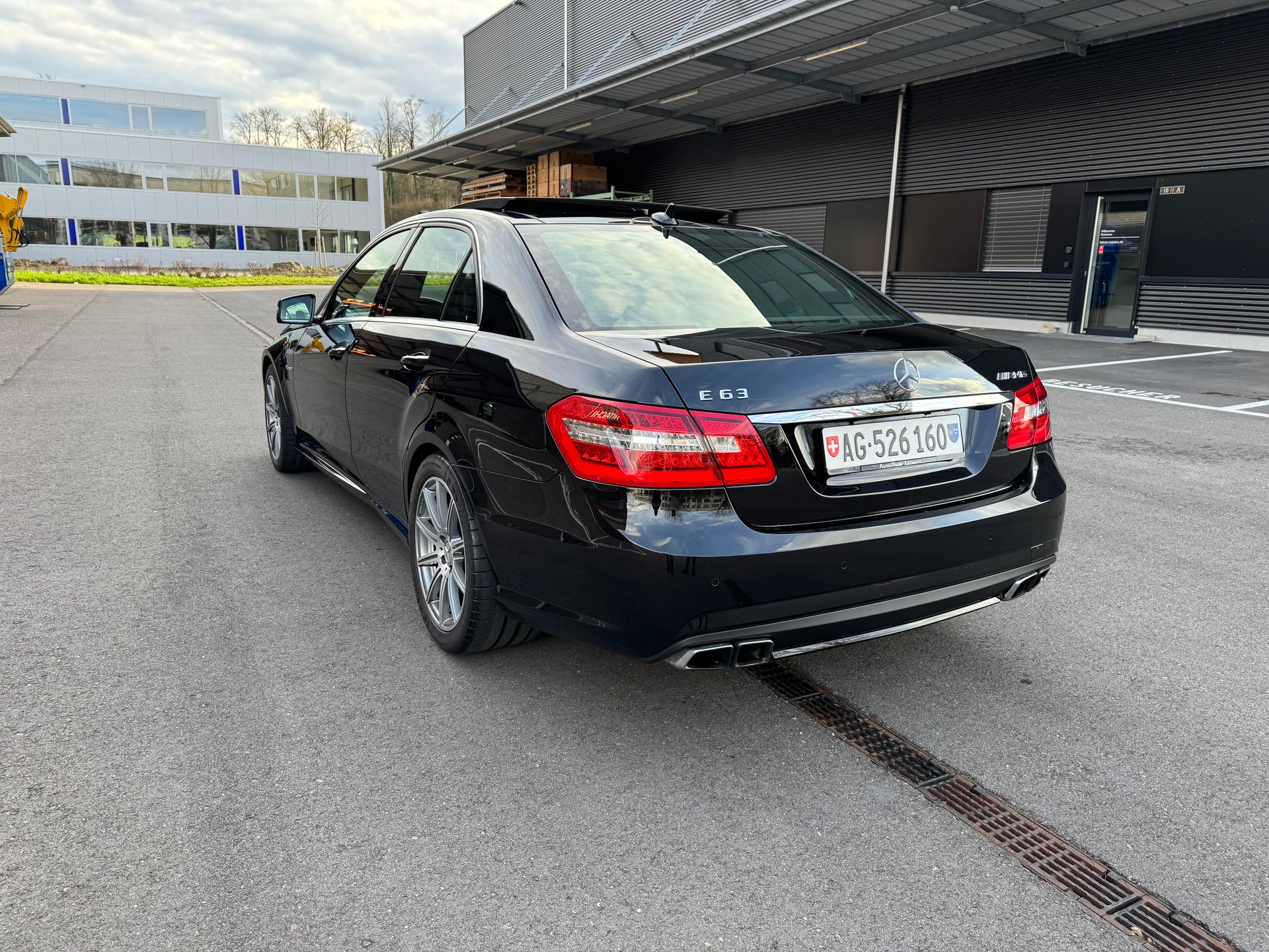 MERCEDES-BENZ E 63 CGI AMG 7G-Tronic-image-3