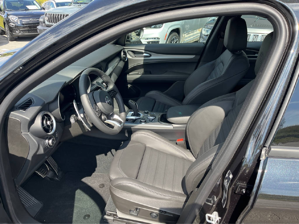 ALFA ROMEO Stelvio 2.0 Q4 280 Sprint Edition-image-4