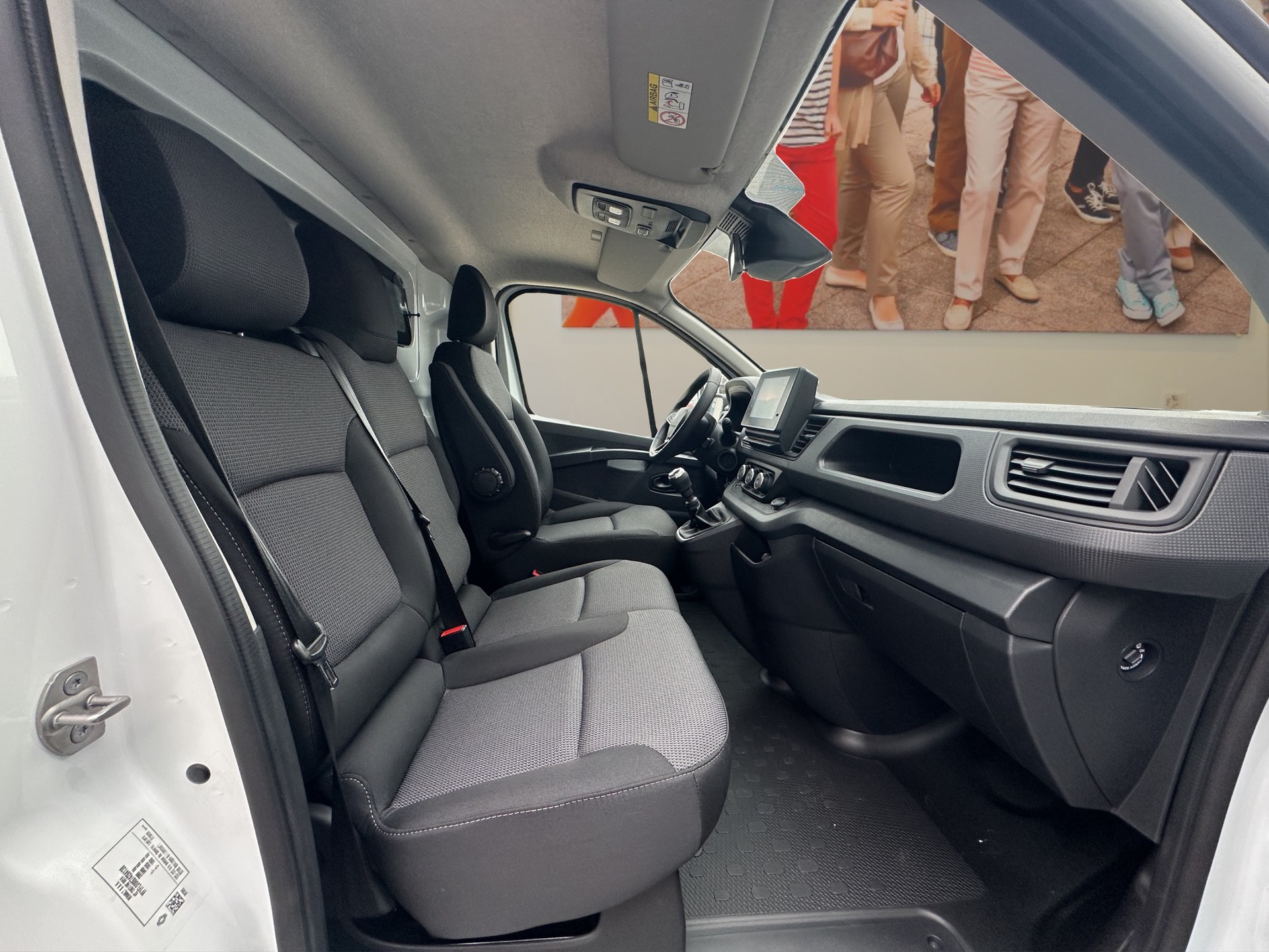RENAULT Trafic 2.0 Blue dCi 130 Advance L1H1-image-16