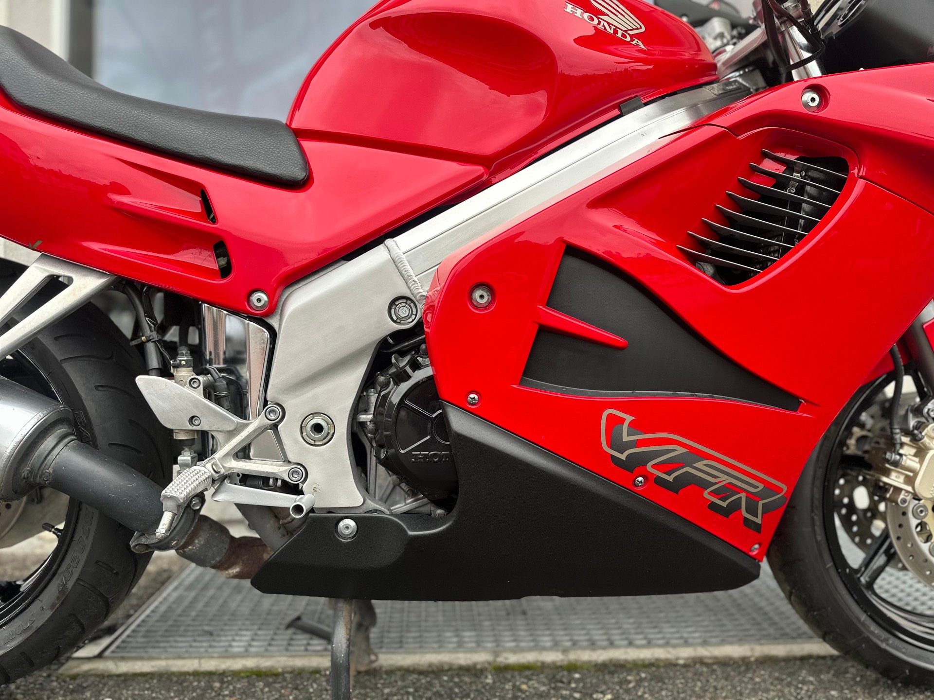 HONDA VFR 750 F R-V-image-6