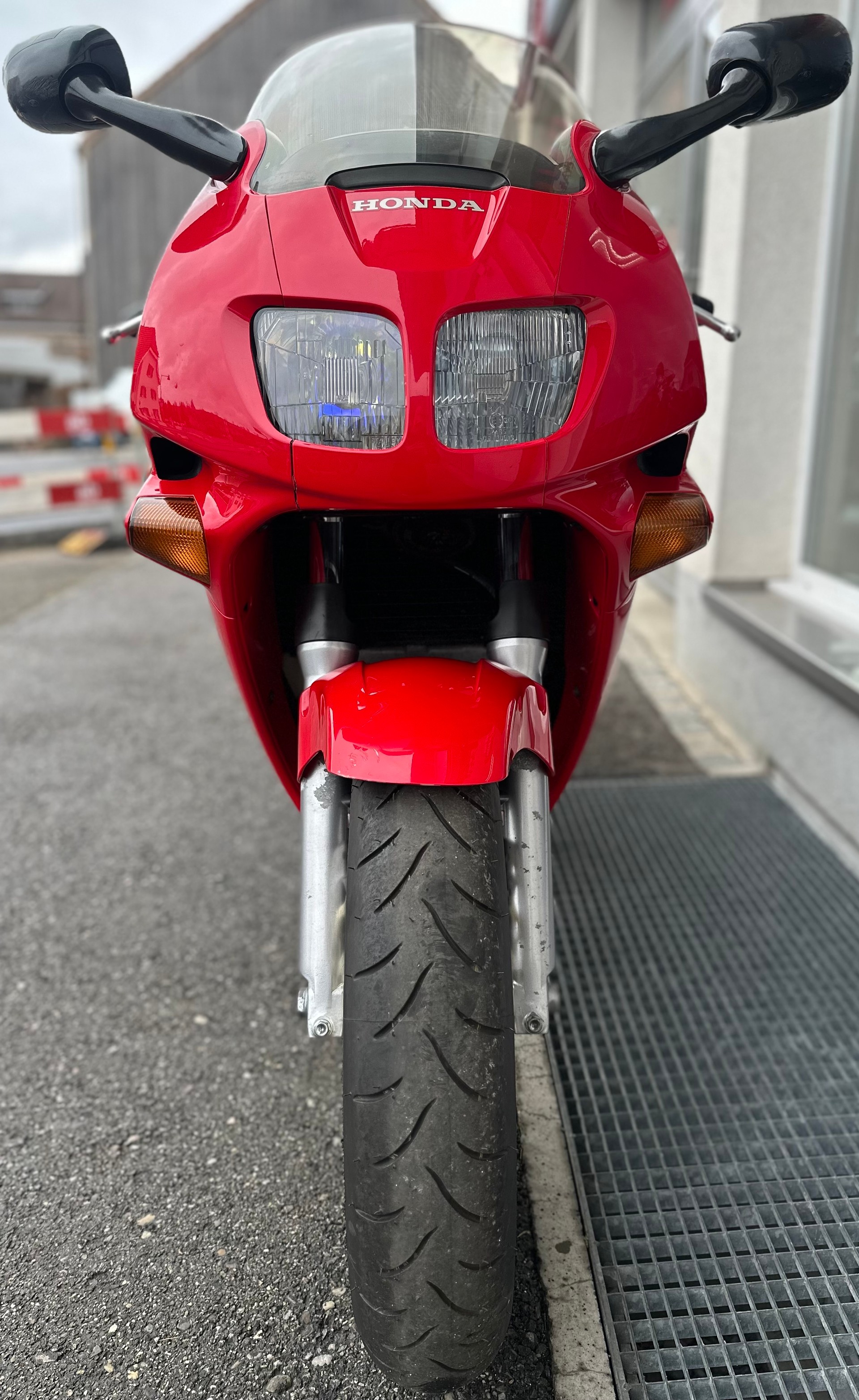 HONDA VFR 750 F R-V-showroom-element-1