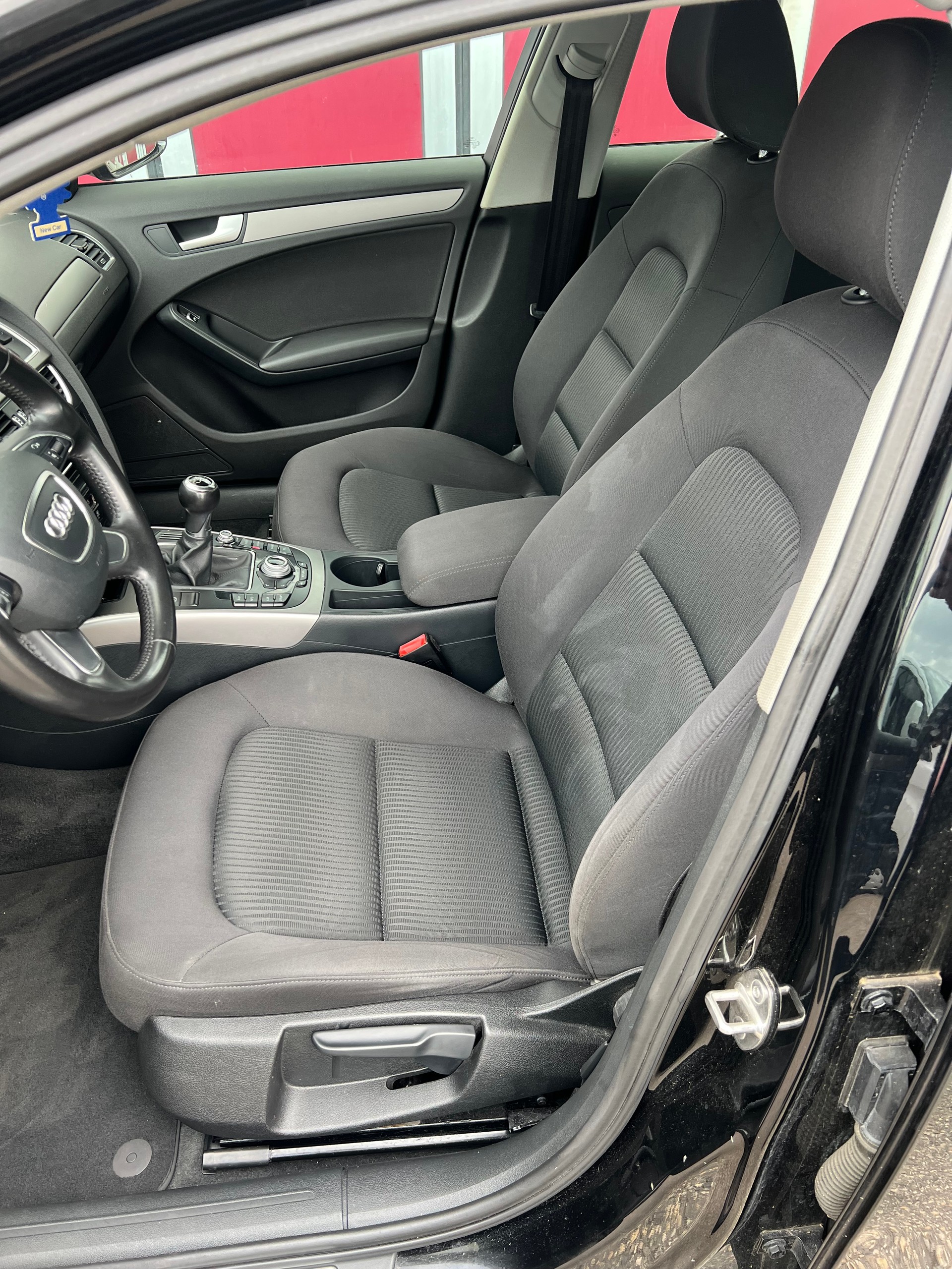 AUDI A4 Avant 2.0 TDI-image-4