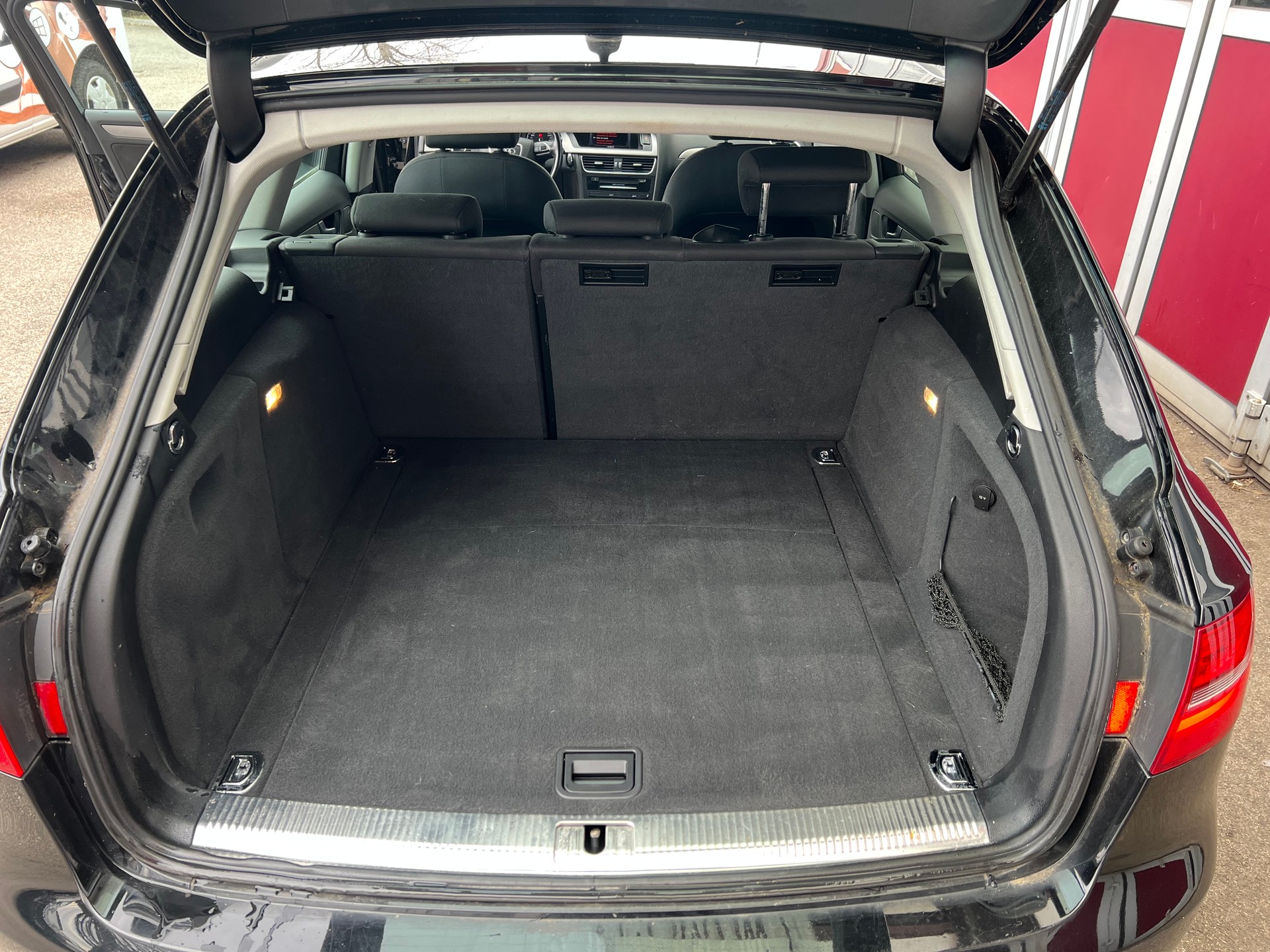AUDI A4 Avant 2.0 TDI-image-6