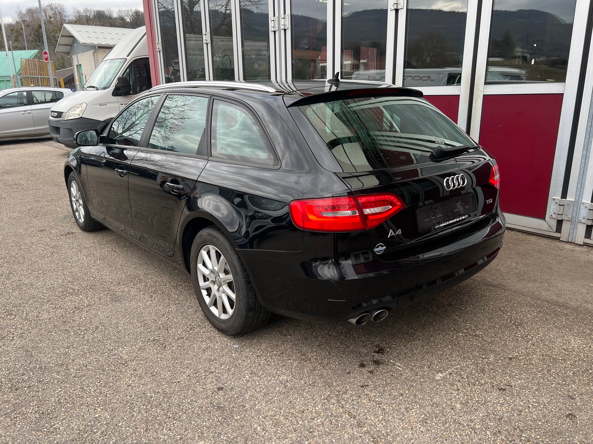 AUDI A4 Avant 2.0 TDI-image-3