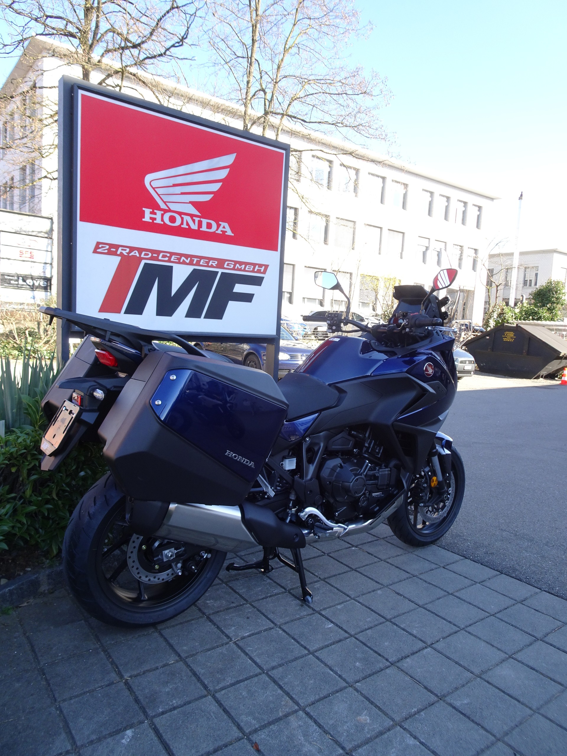 HONDA NT 1100-showroom-element-2