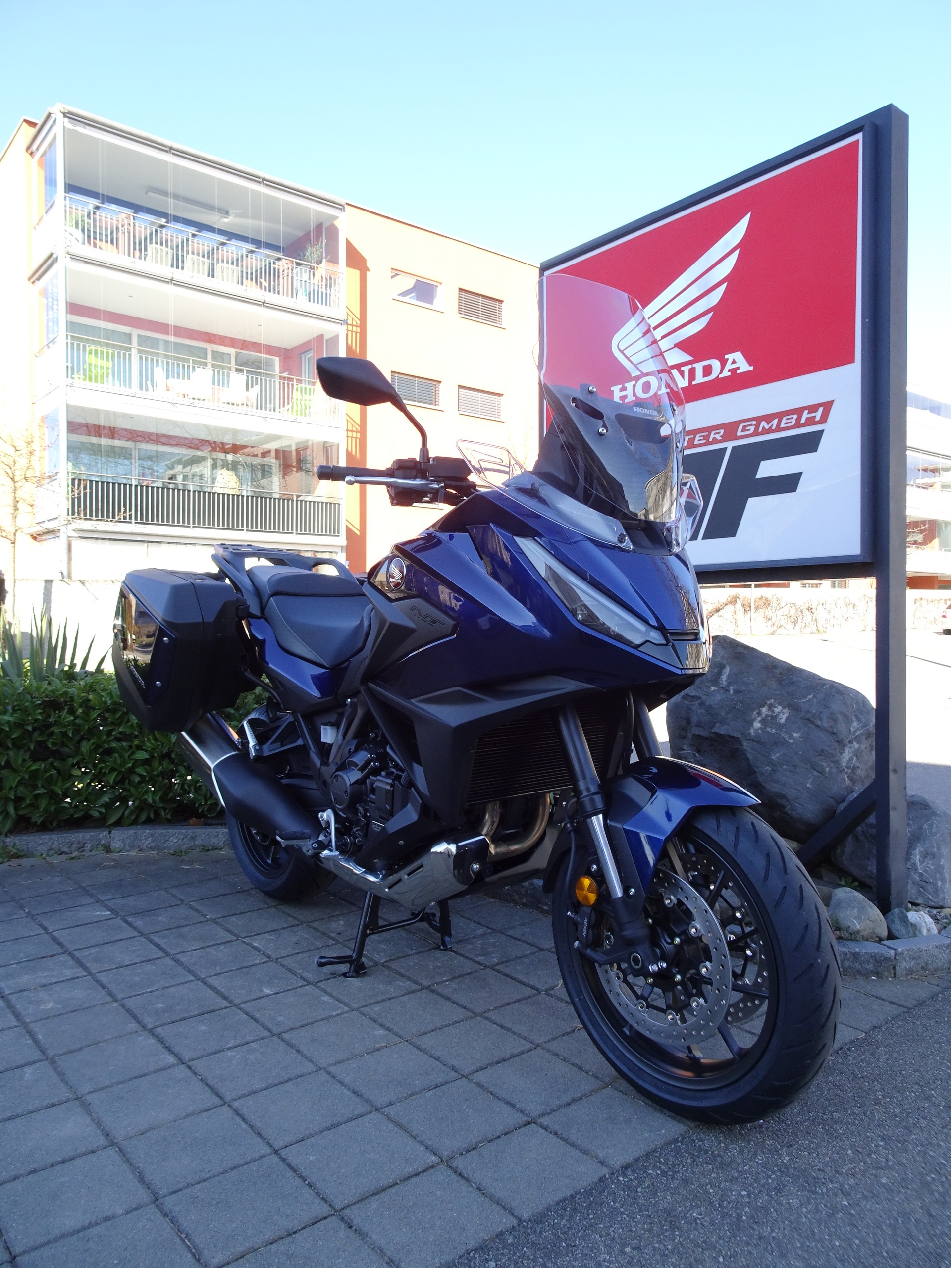 HONDA NT 1100-showroom-element-1