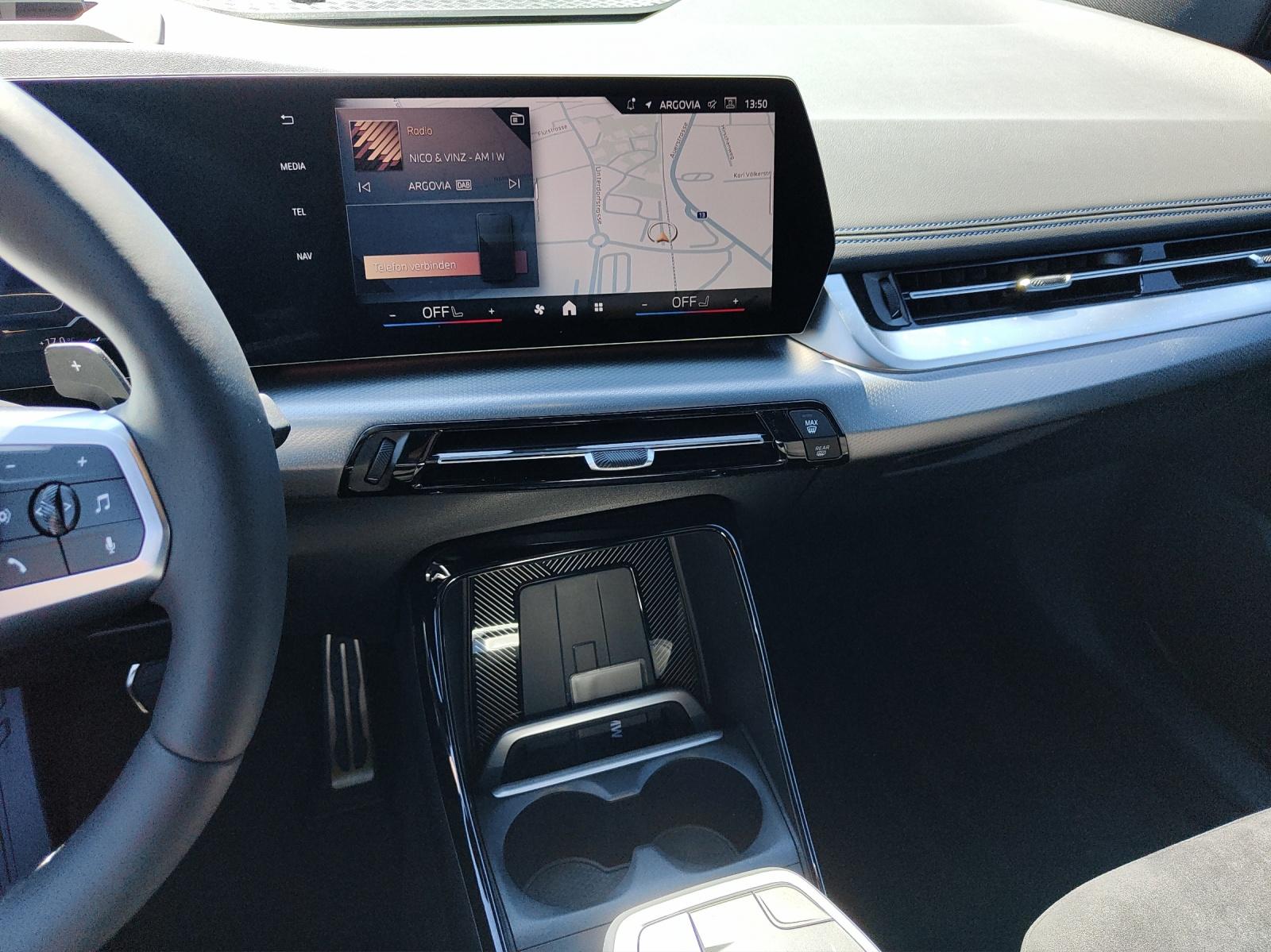 BMW 218d Active Tourer-image-10