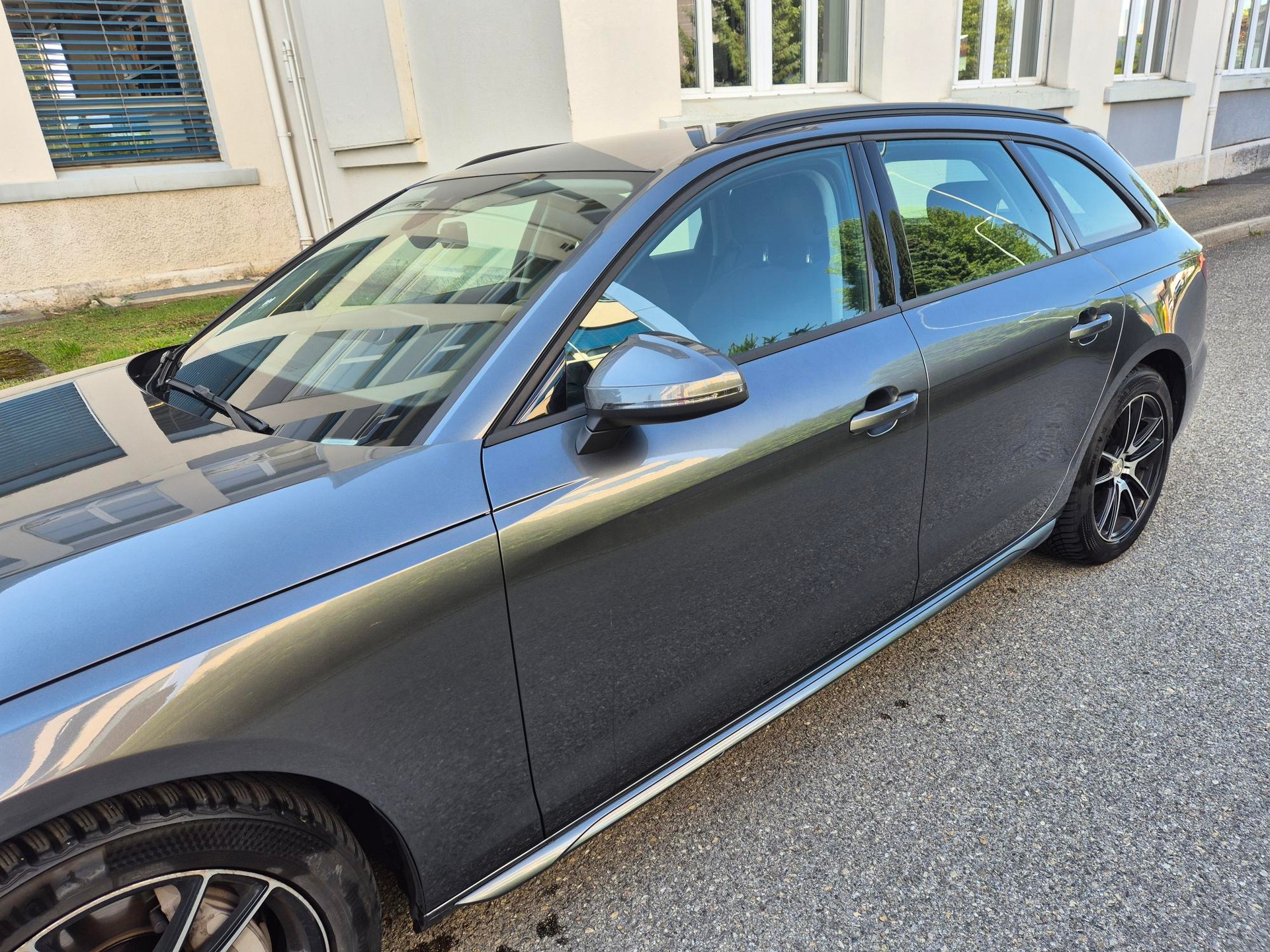 AUDI A4 avant 40 TDI S-Line quatro-image-1