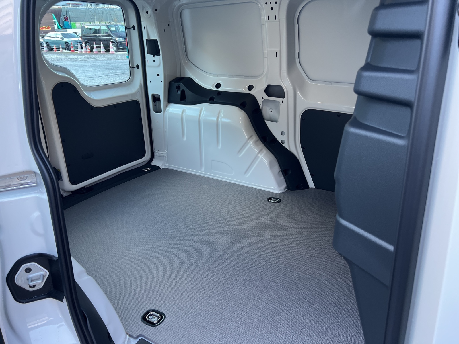 VW Caddy Cargo 1.5 TSI Entry-image-10