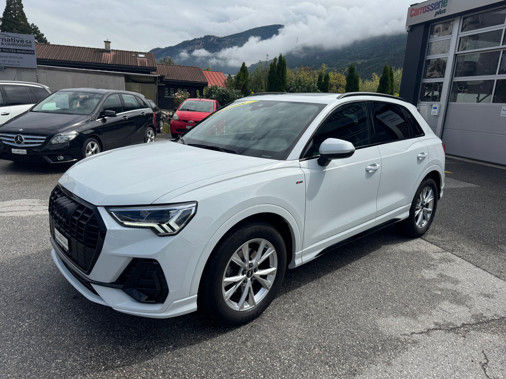AUDI Q3 35 TDI S line quattro S-tronic-image-6