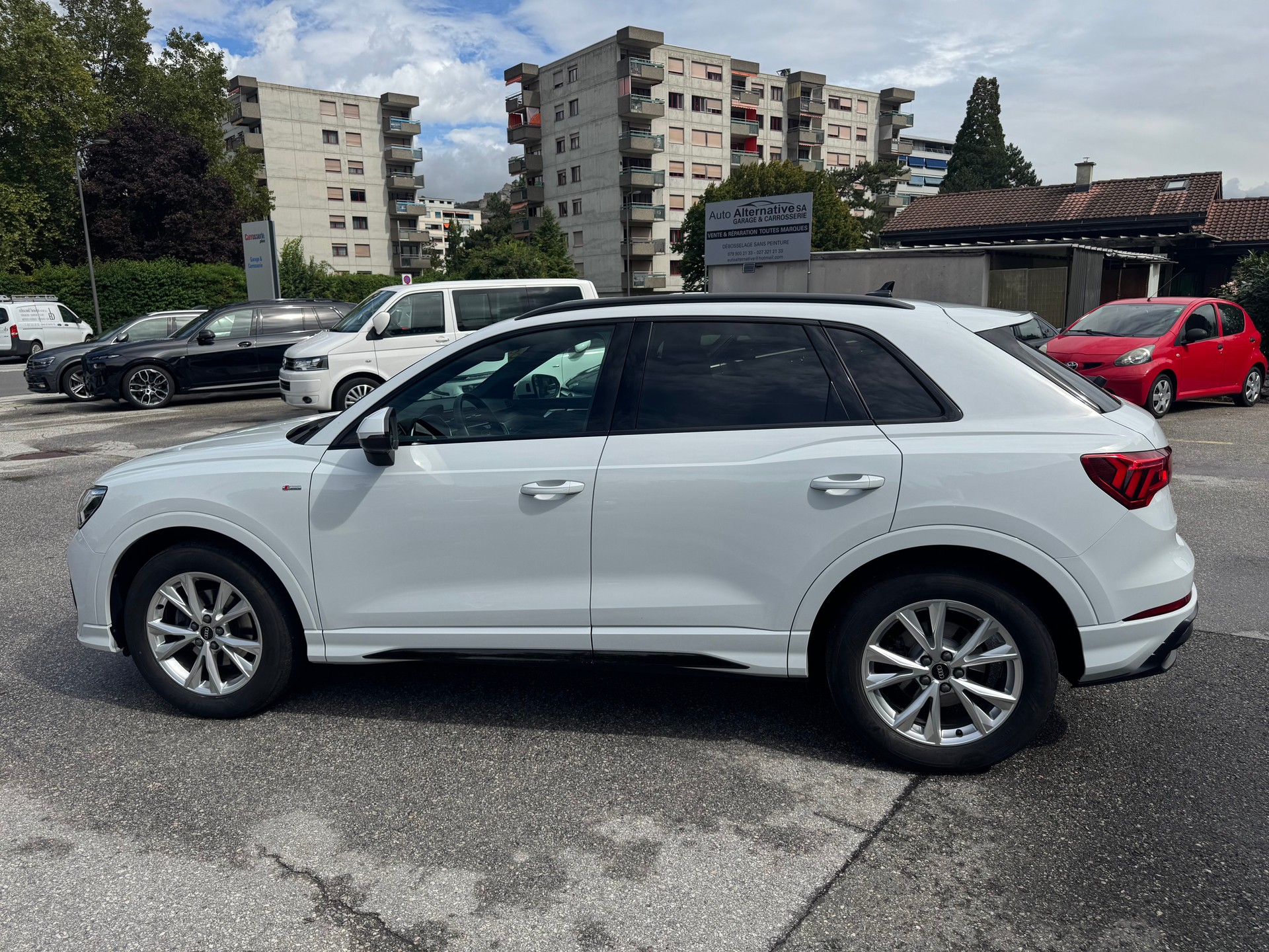 AUDI Q3 35 TDI S line quattro S-tronic-image-5
