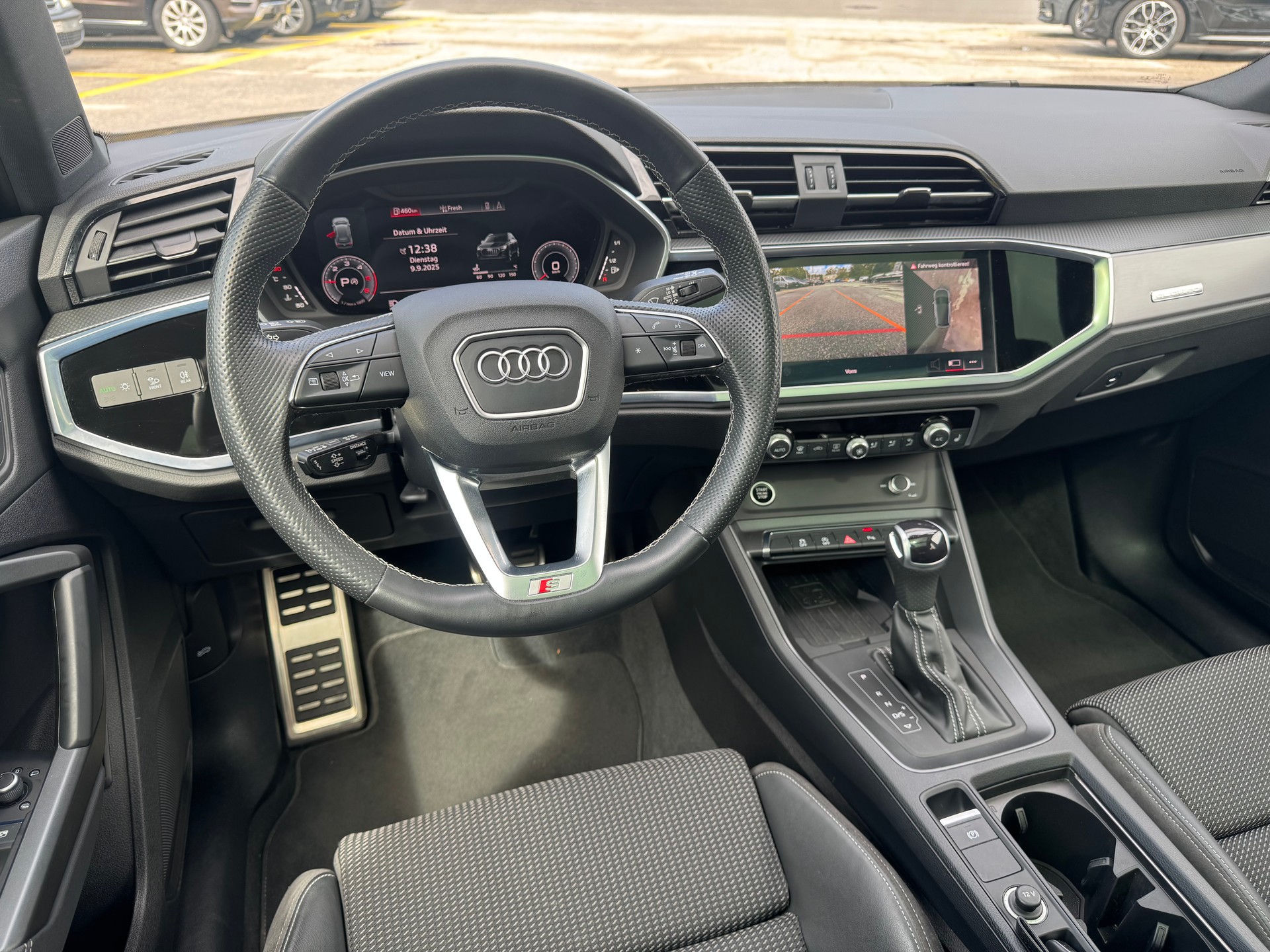 AUDI Q3 35 TDI S line quattro S-tronic-image-10
