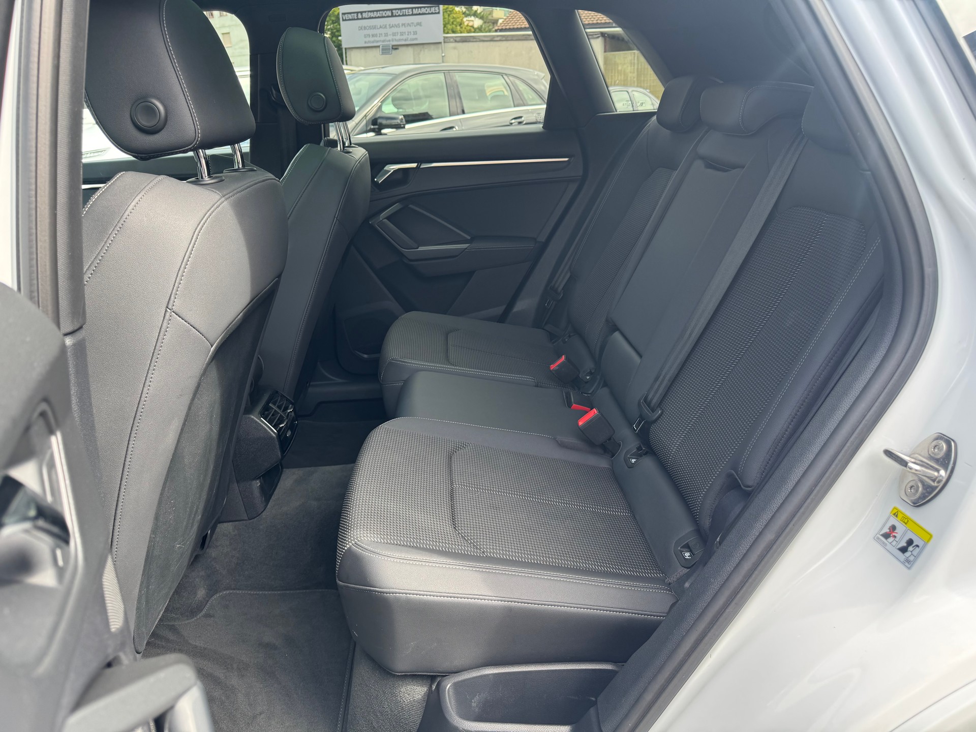AUDI Q3 35 TDI S line quattro S-tronic-image-8