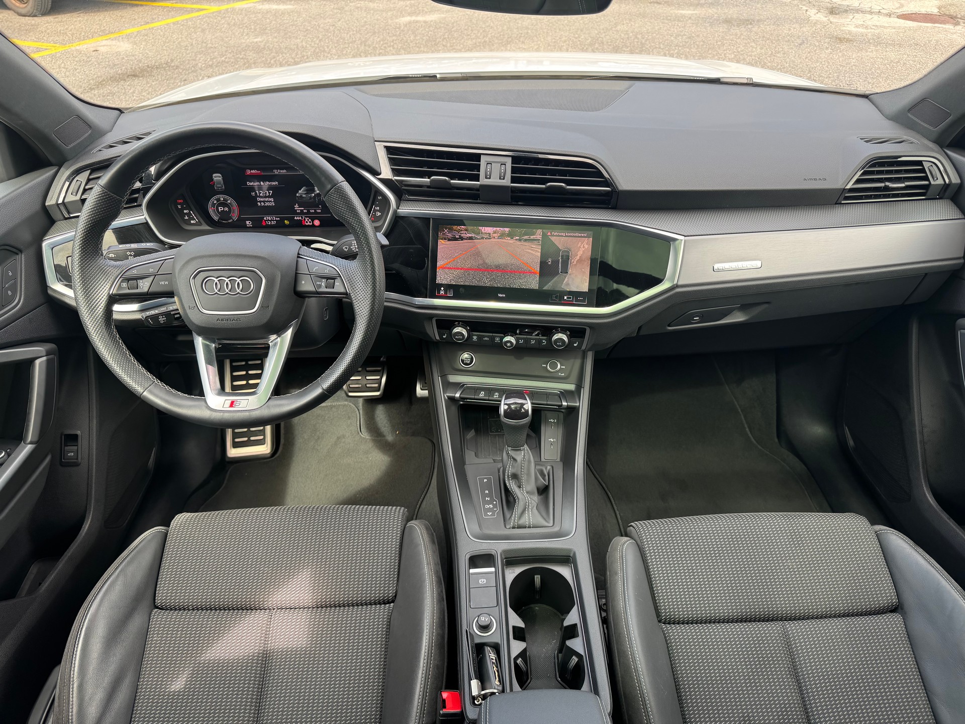 AUDI Q3 35 TDI S line quattro S-tronic-image-9