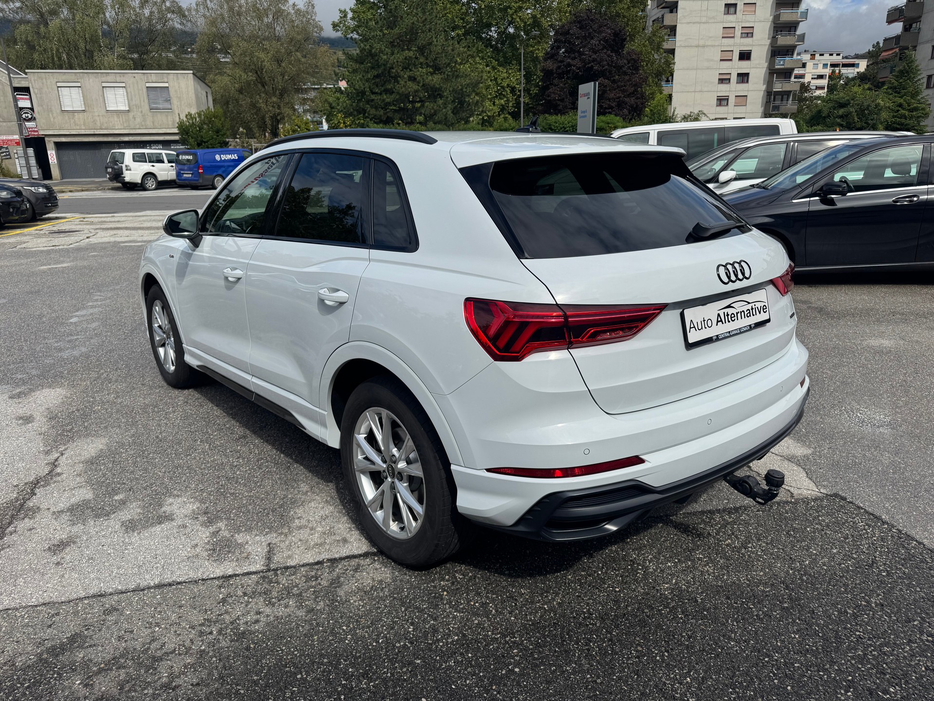AUDI Q3 35 TDI S line quattro S-tronic-image-4