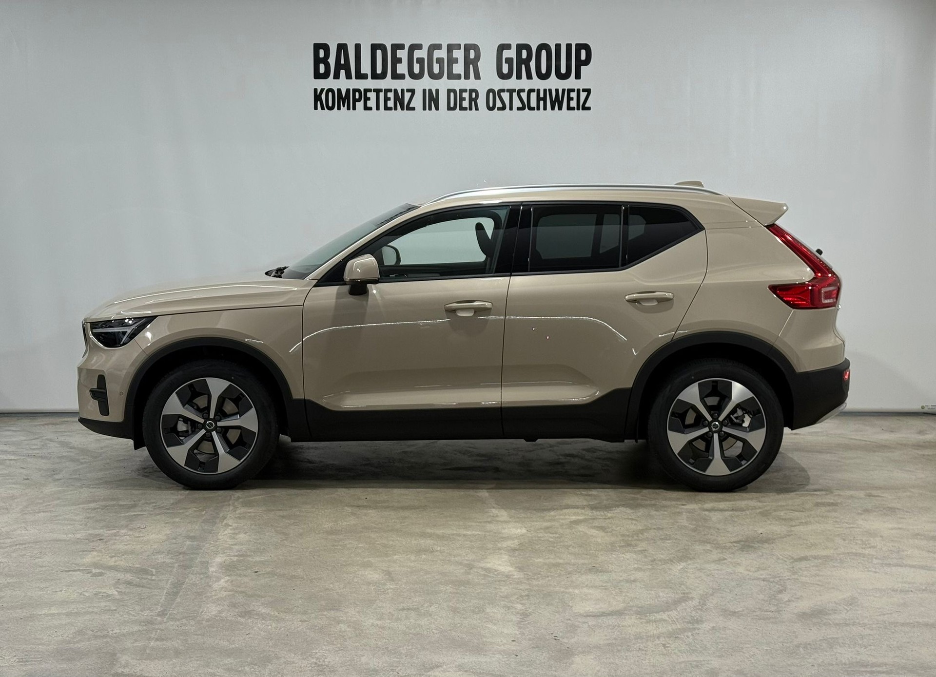 VOLVO XC40 2.0 B3 MH Core-image-1