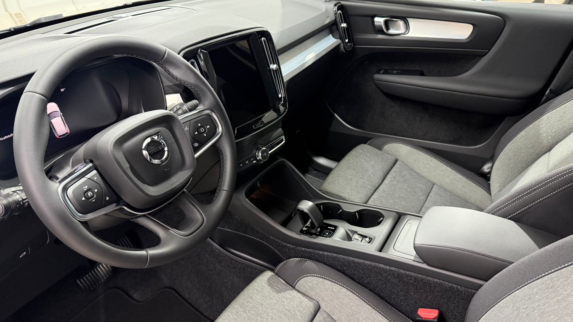 VOLVO XC40 2.0 B3 MH Core-image-3