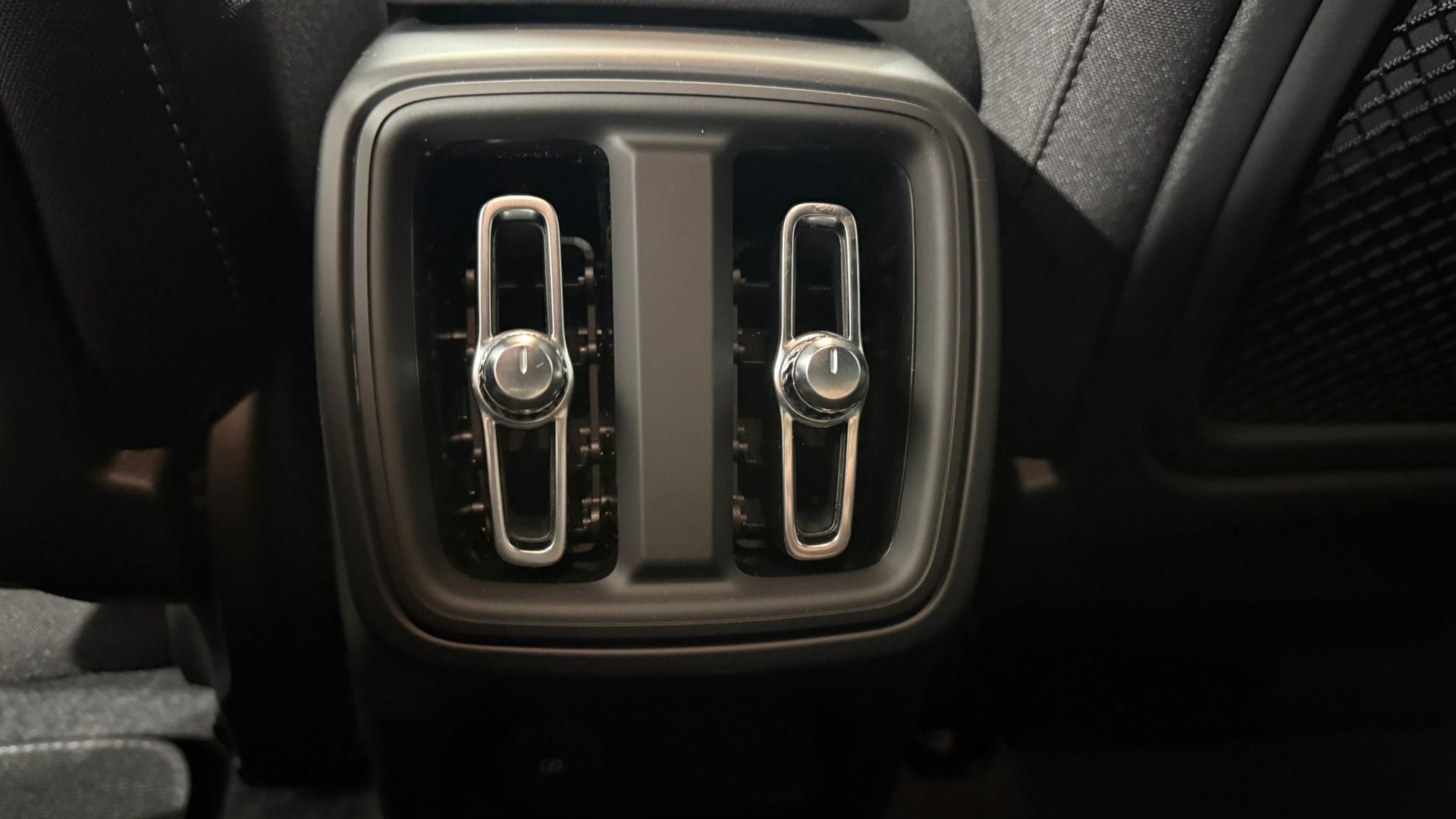 VOLVO XC40 2.0 B3 MH Core-image-14