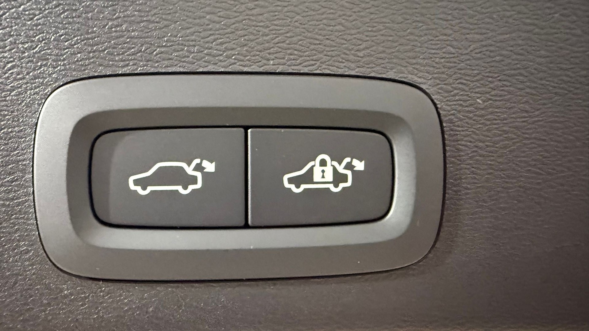 VOLVO XC40 2.0 B3 MH Core-image-15
