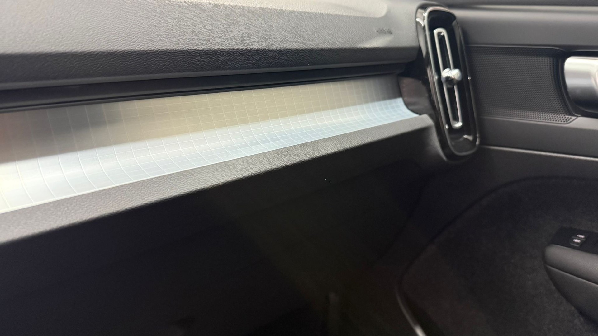 VOLVO XC40 2.0 B3 MH Core-image-13