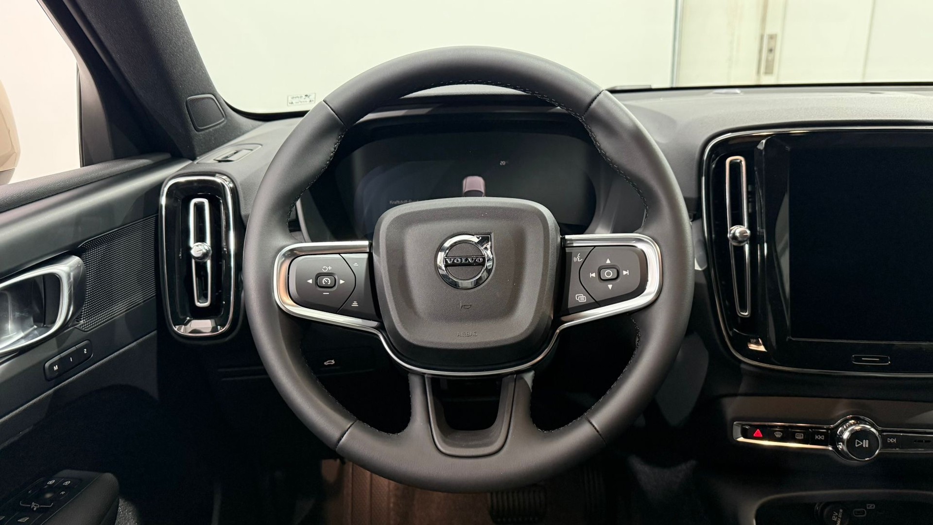 VOLVO XC40 2.0 B3 MH Core-image-12