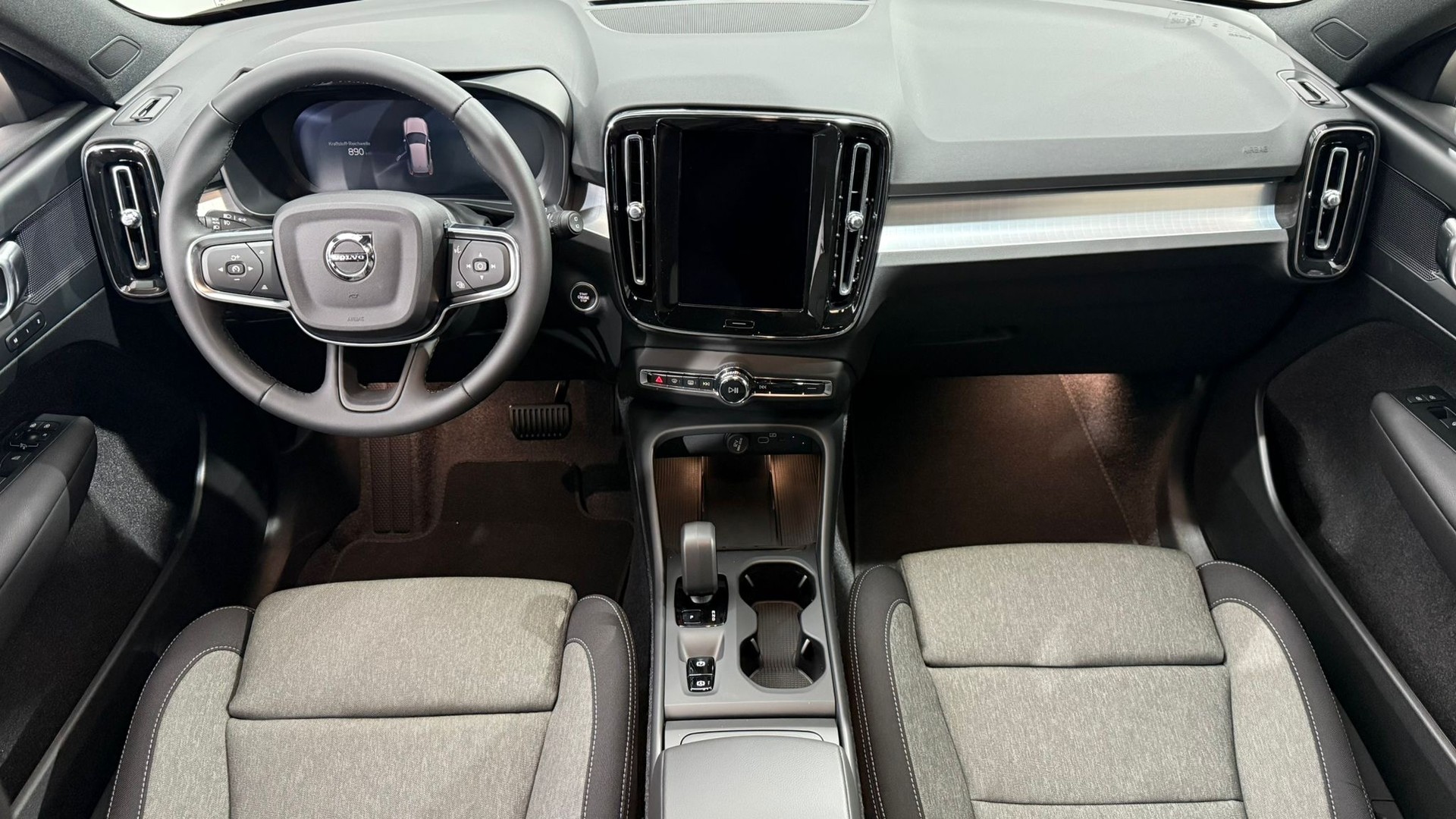 VOLVO XC40 2.0 B3 MH Core-image-4