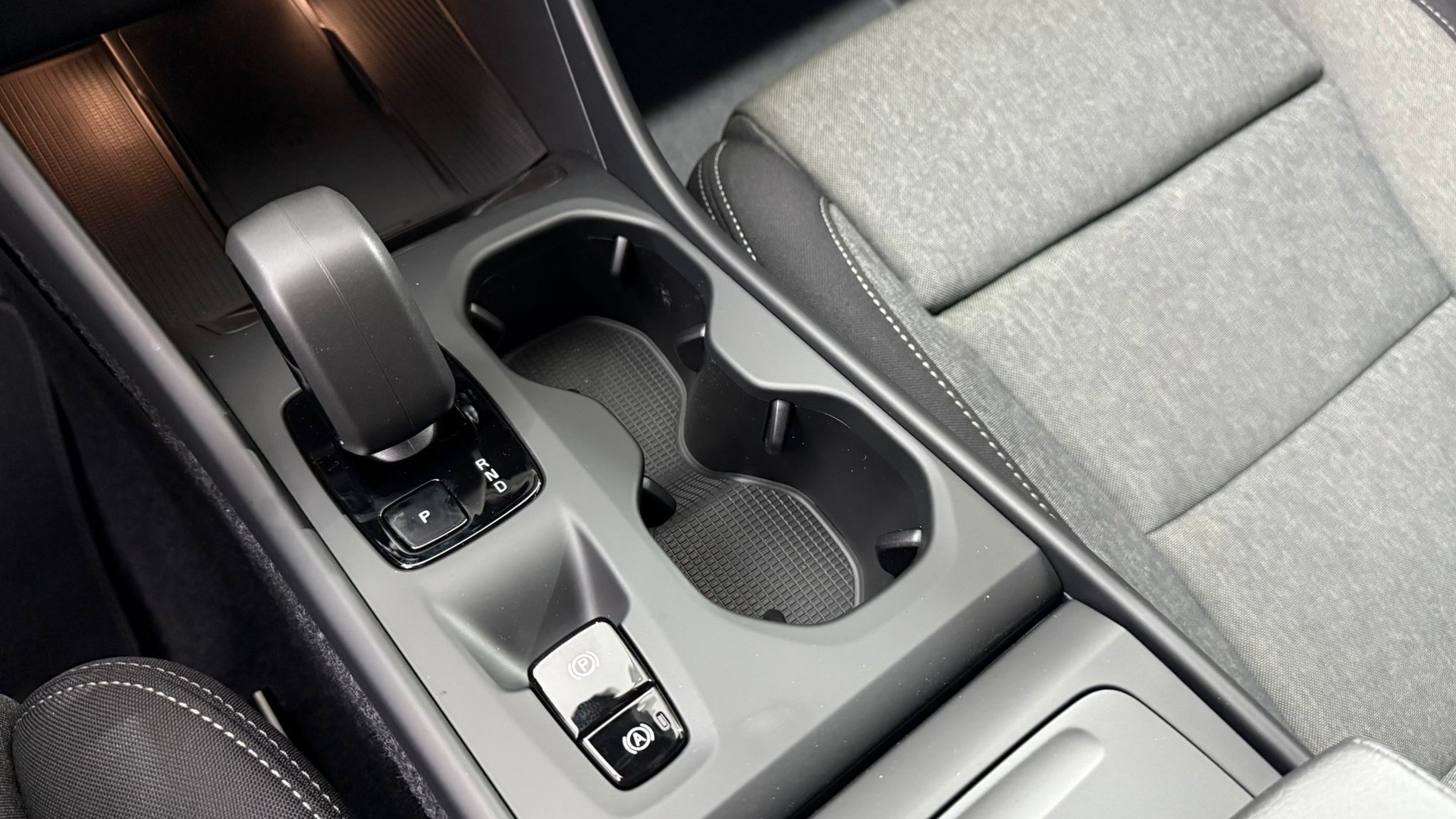 VOLVO XC40 2.0 B3 MH Core-image-9