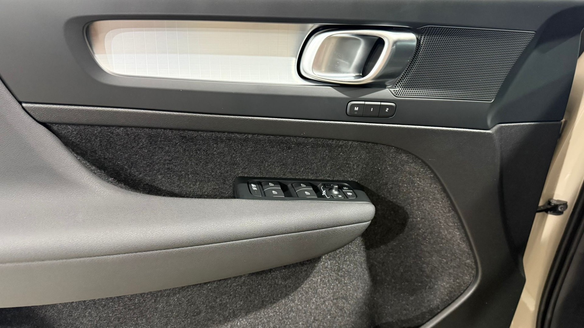 VOLVO XC40 2.0 B3 MH Core-image-11