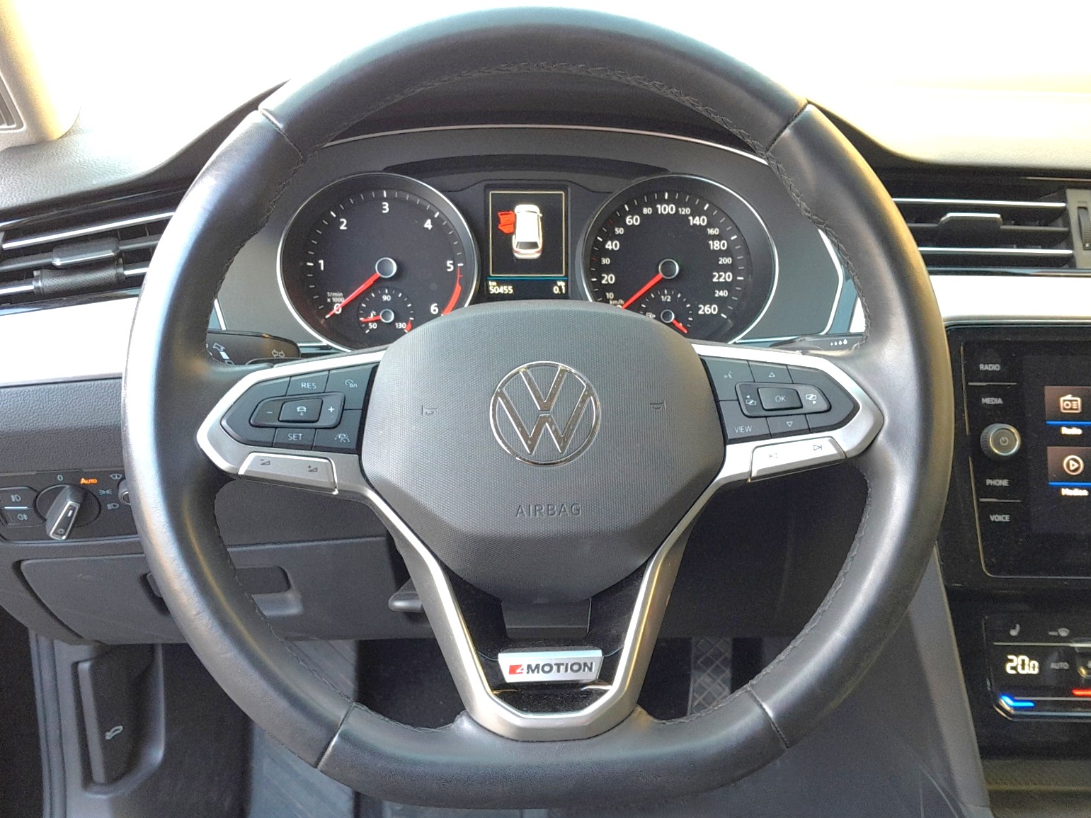 VW Passat 2.0 TDI BMT Elegance 4Motion DSG-image-10