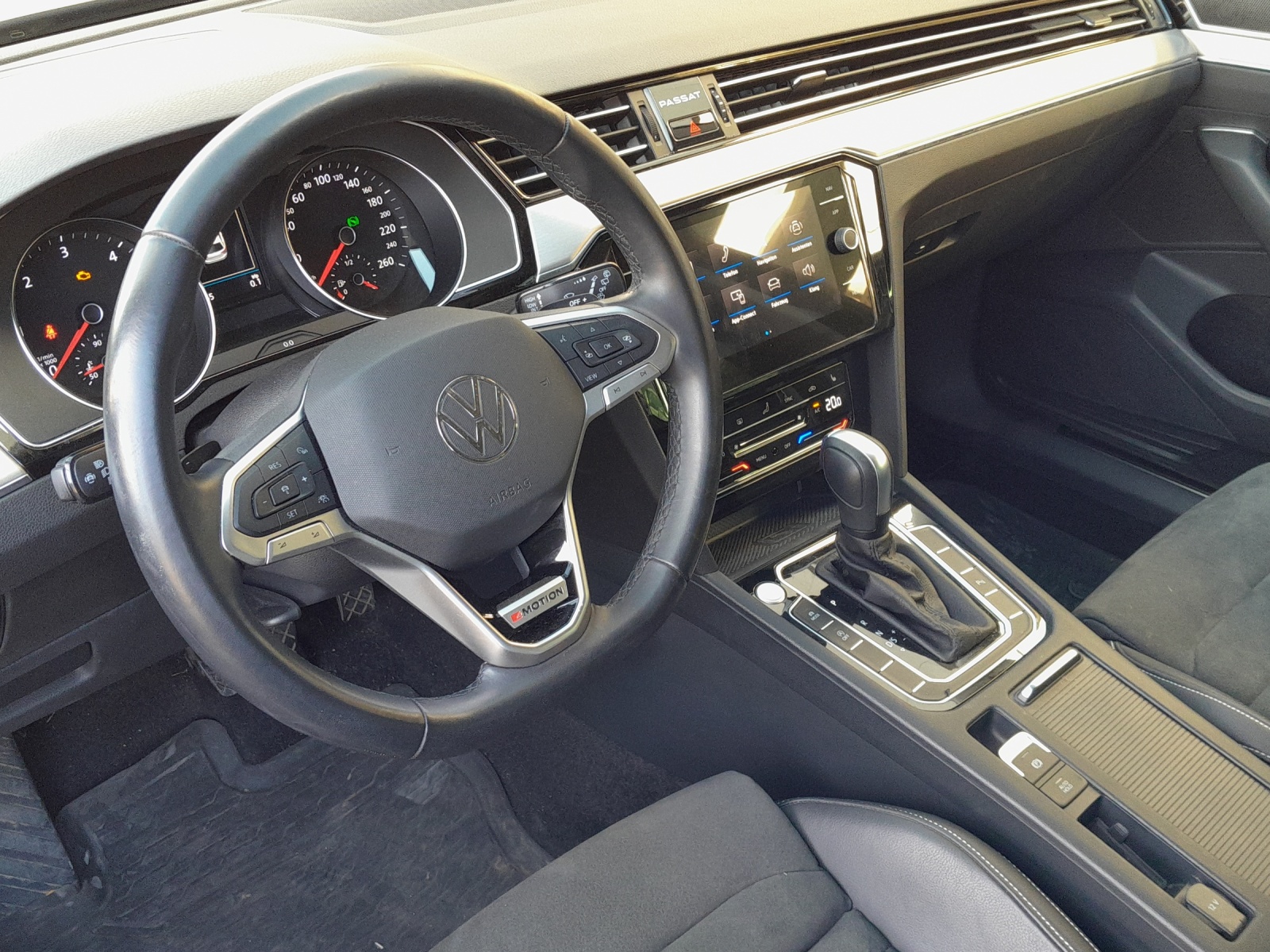 VW Passat 2.0 TDI BMT Elegance 4Motion DSG-image-7