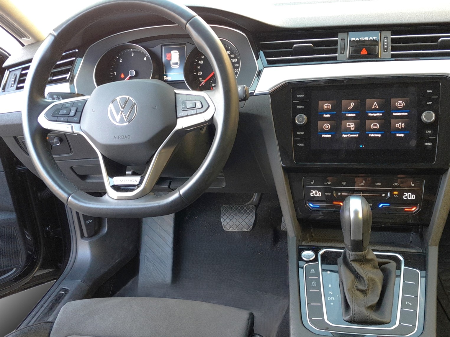 VW Passat 2.0 TDI BMT Elegance 4Motion DSG-image-8