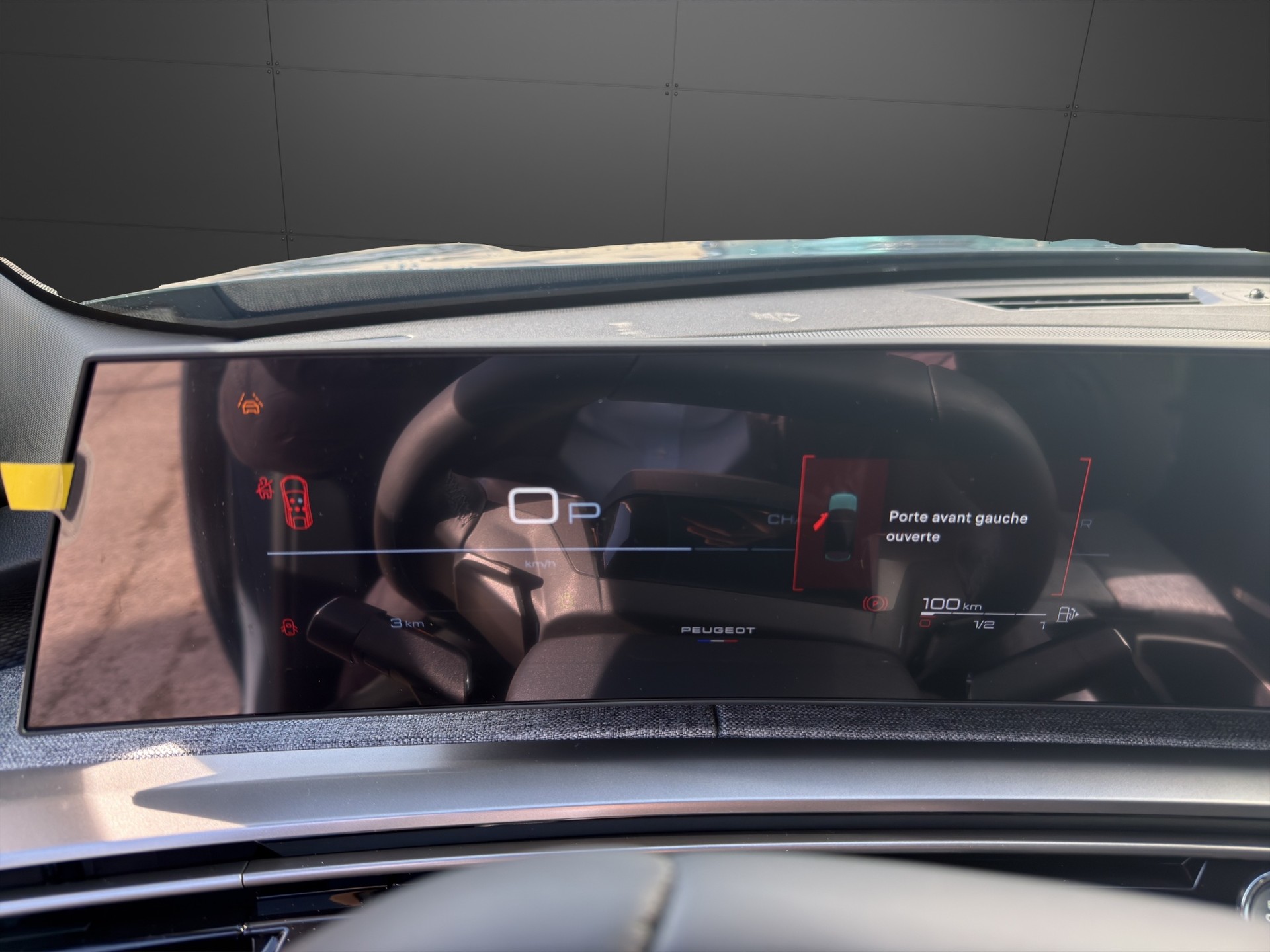 PEUGEOT 3008 1.2 MHEV Allure Premium-image-8