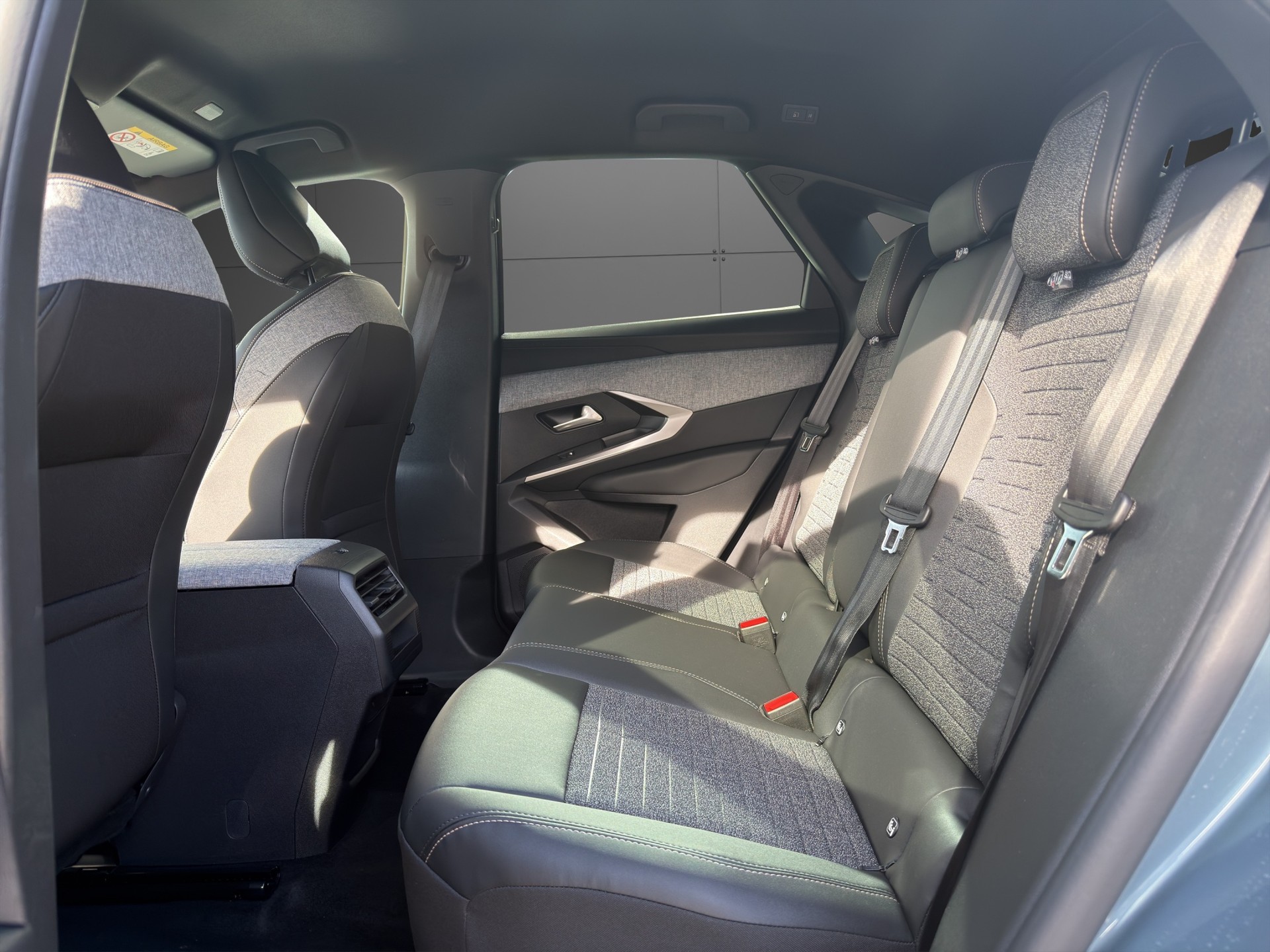 PEUGEOT 3008 1.2 MHEV Allure Premium-image-6