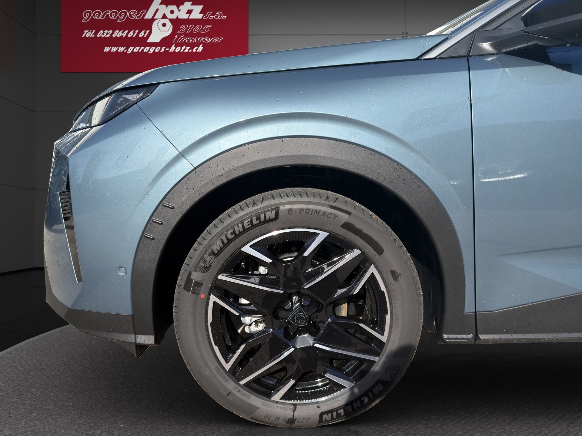 PEUGEOT 3008 1.2 MHEV Allure Premium-image-4