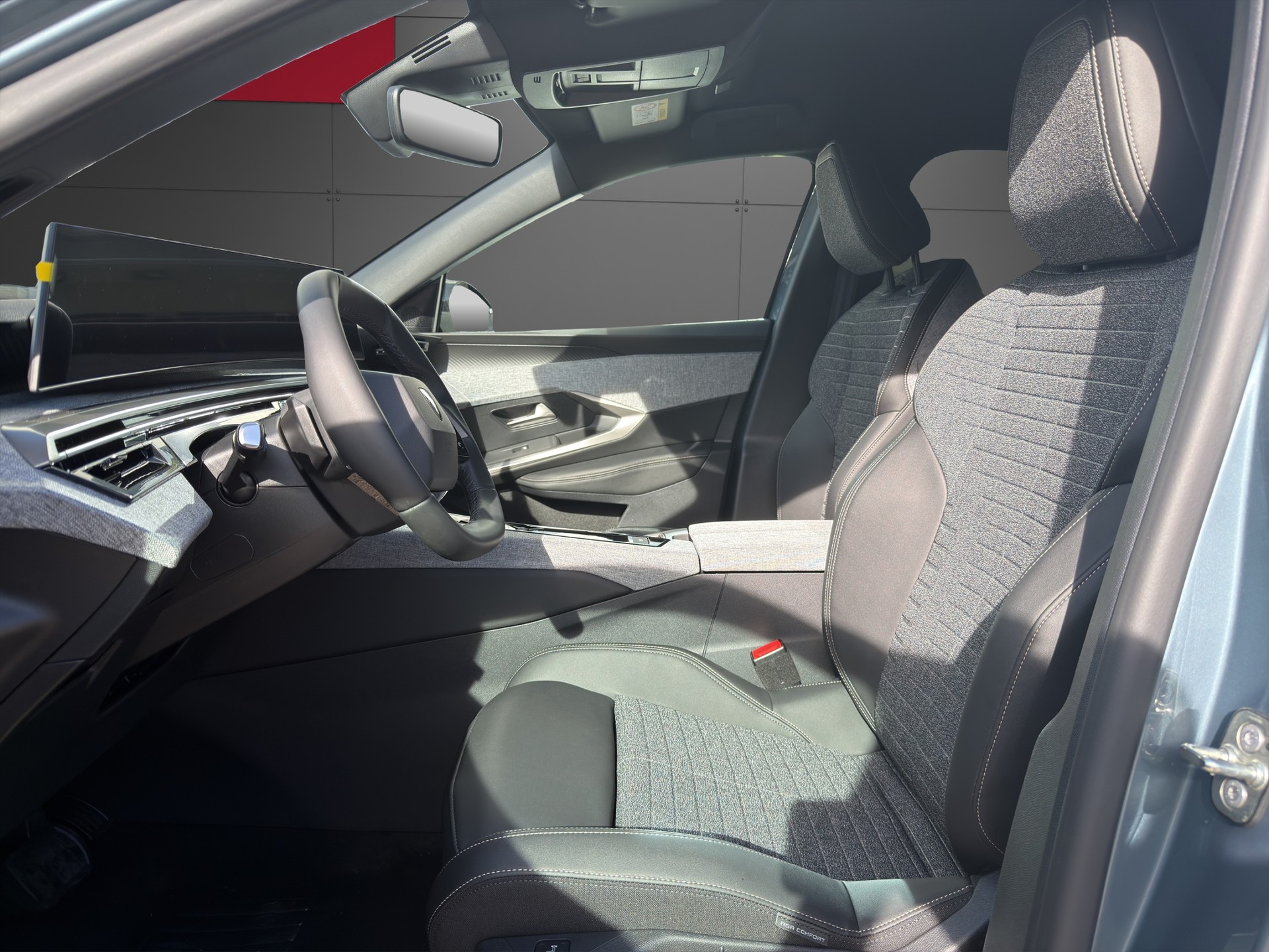 PEUGEOT 3008 1.2 MHEV Allure Premium-image-5