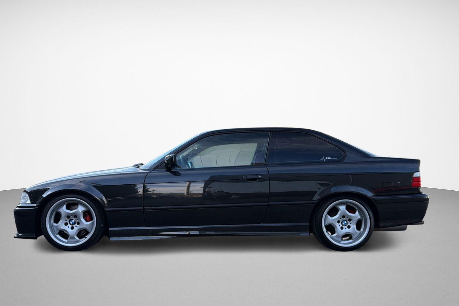 BMW 320i Coupé-image-2