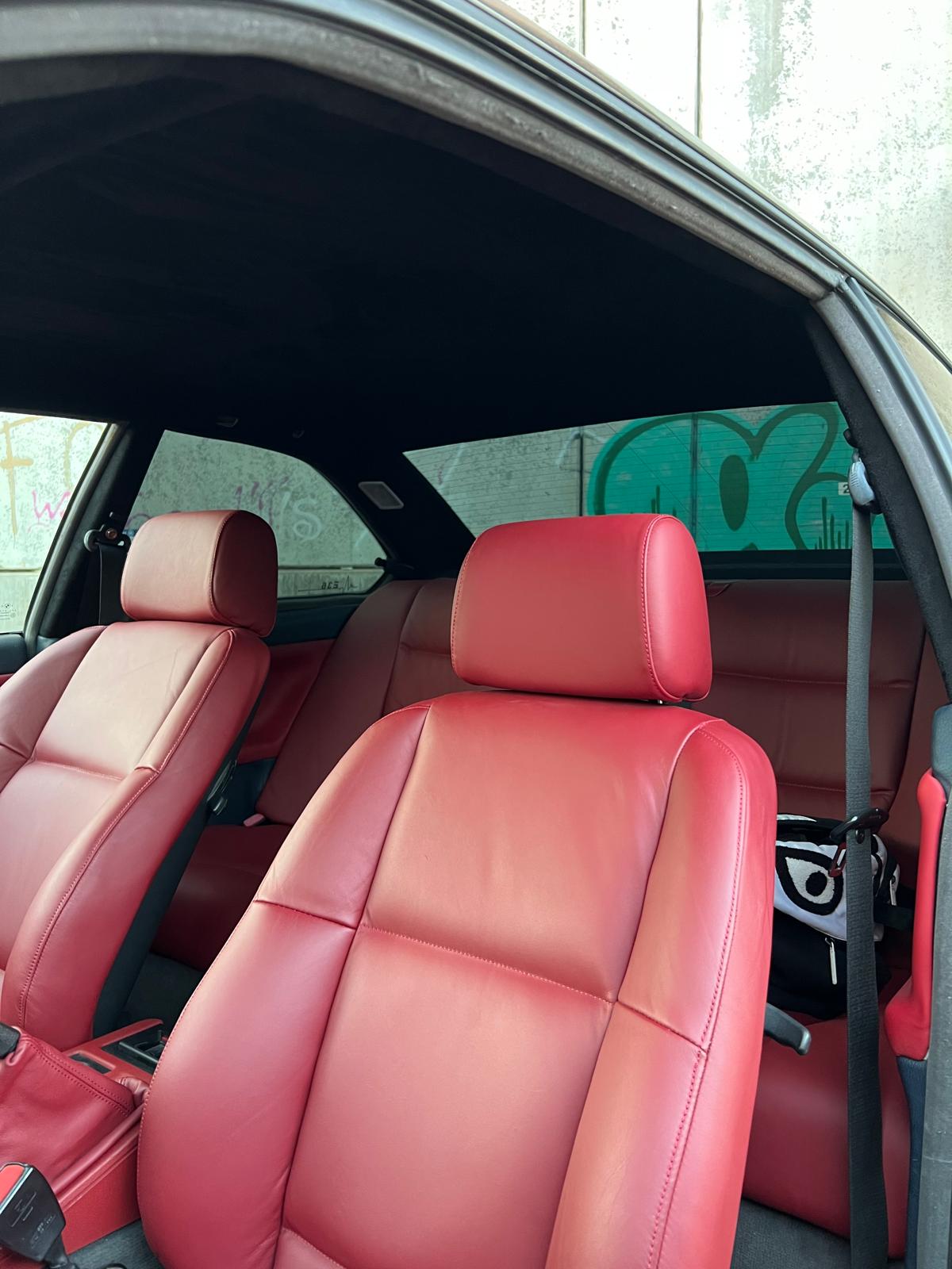 BMW 320i Coupé-image-8