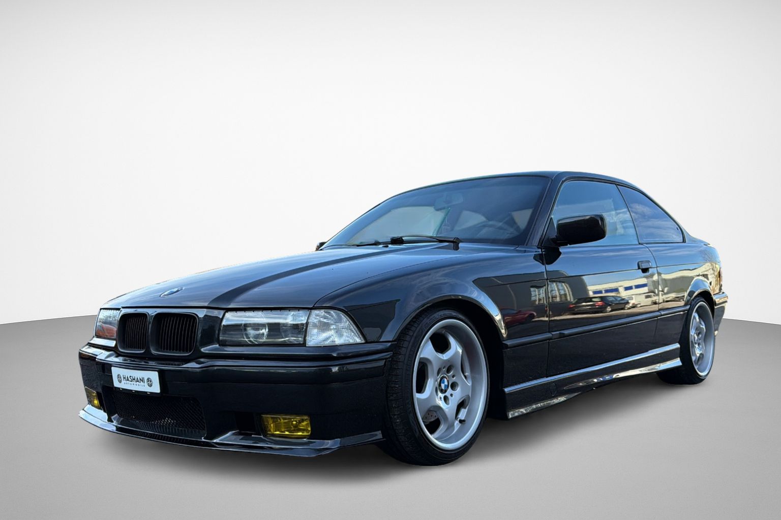 BMW 320i Coupé-image-0
