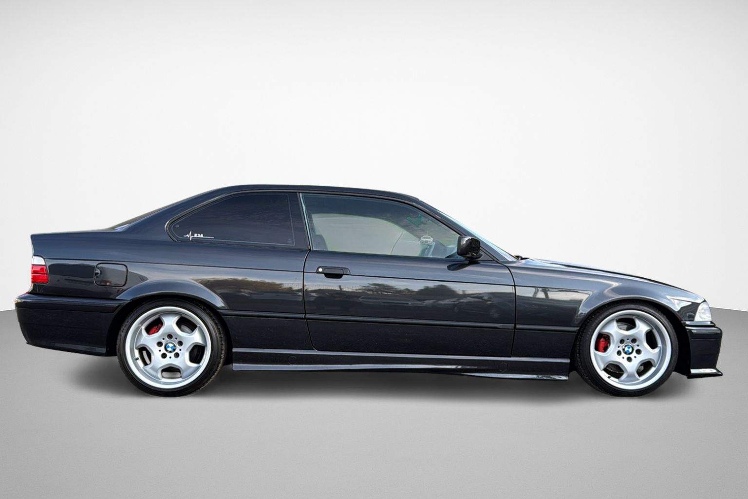 BMW 320i Coupé-image-6