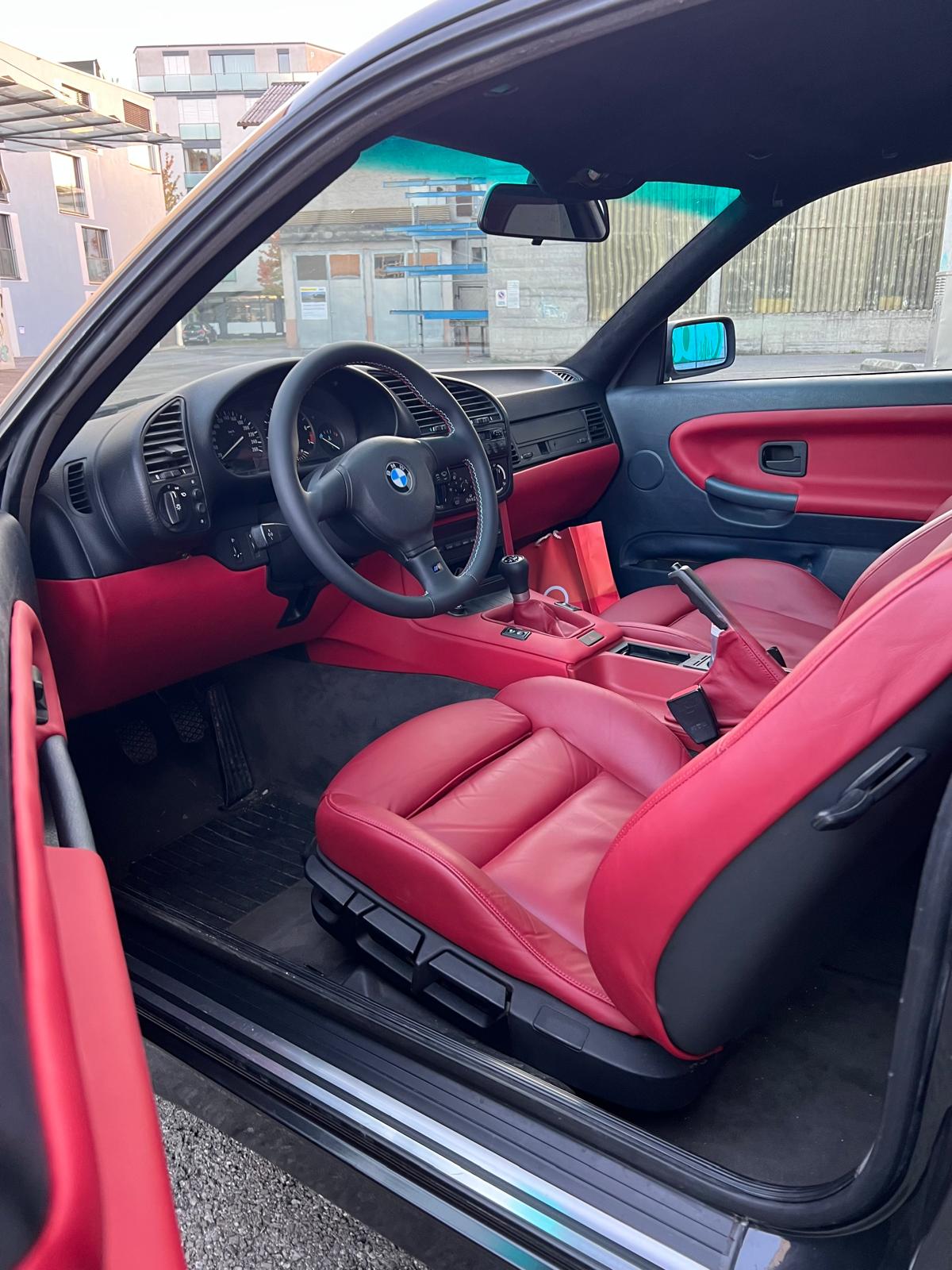 BMW 320i Coupé-image-7