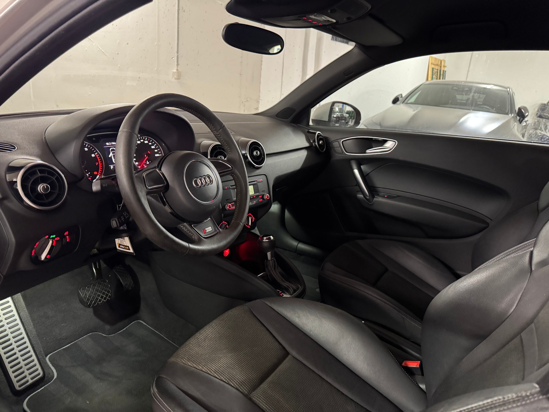 AUDI A1 1.4 TFSI S-Line S-tronic-image-8