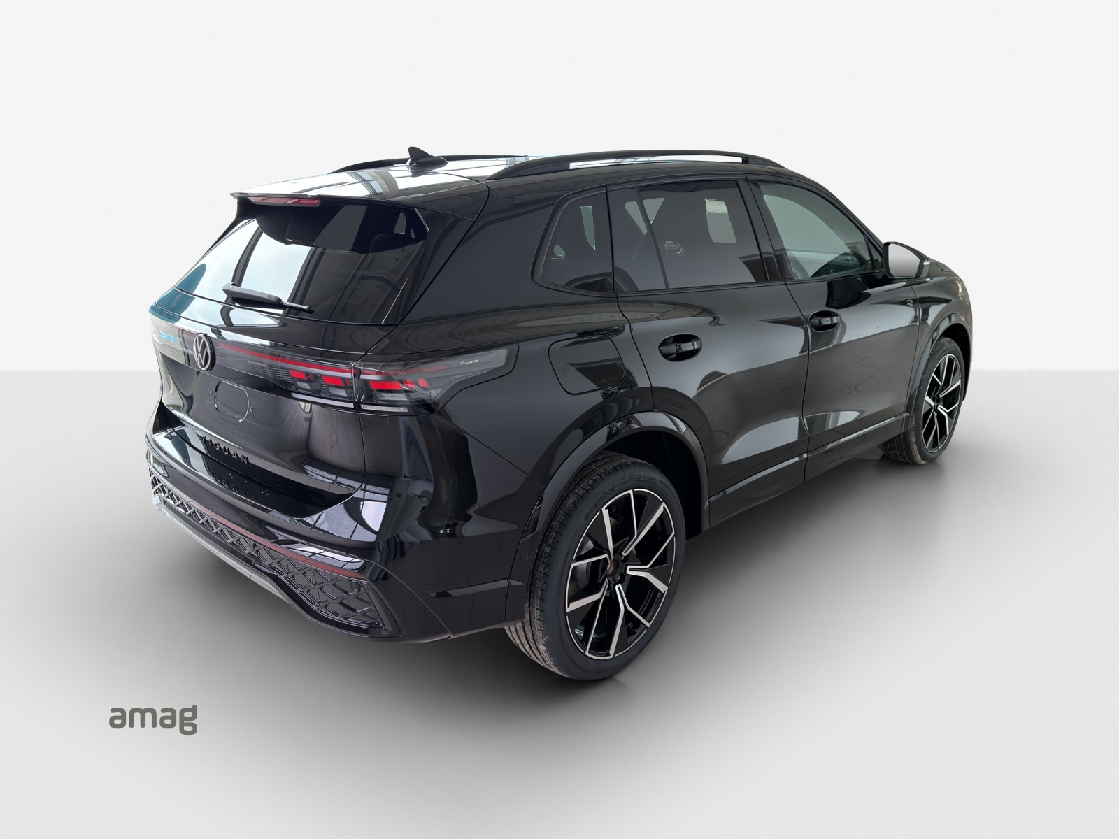 VW Tiguan 2.0 TSI DSG R-Line 4Motion-image-4