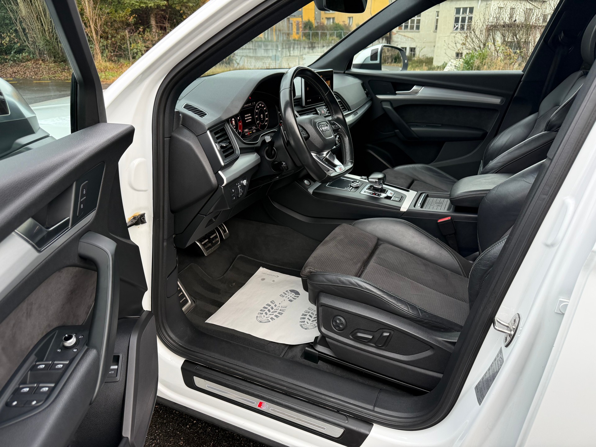 AUDI SQ5 3.0 TFSI quattro S-tronic-image-14