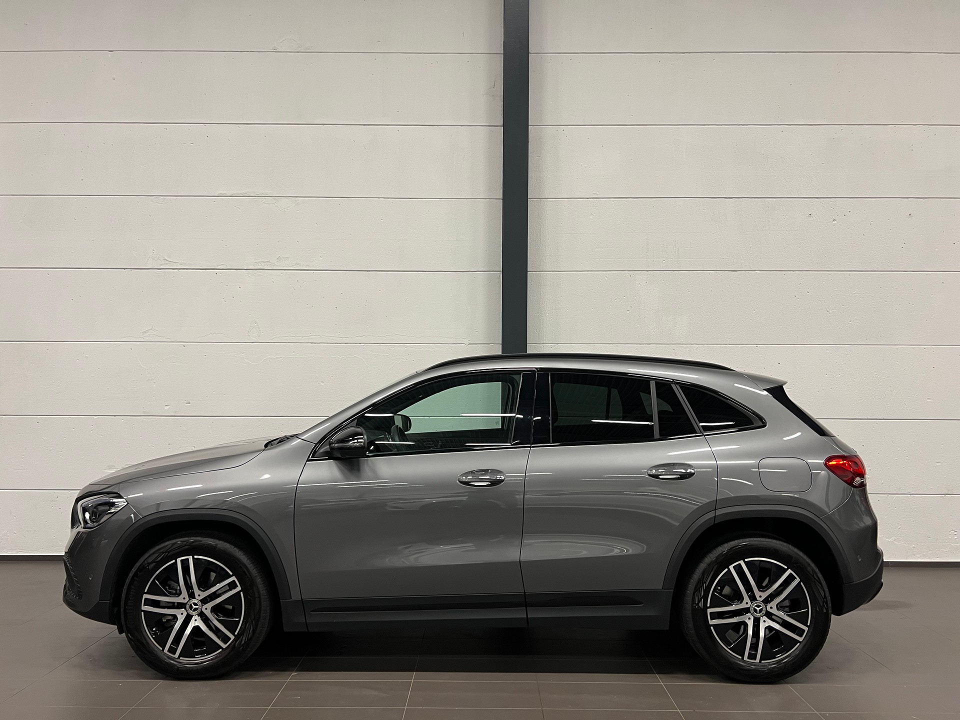 MERCEDES-BENZ GLA 220d 4Matic Progressive 8G-DCT-image-9