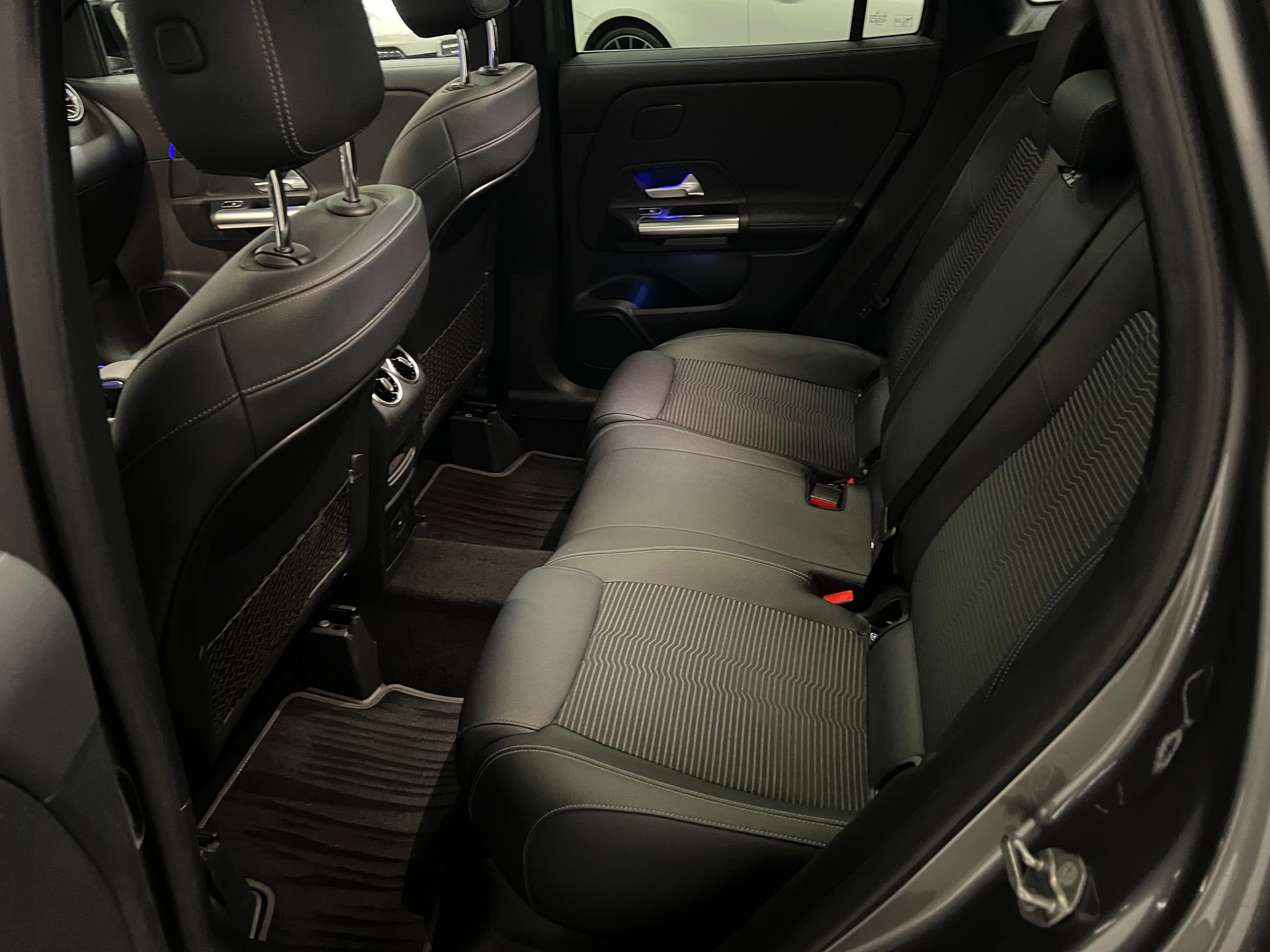 MERCEDES-BENZ GLA 220d 4Matic Progressive 8G-DCT-image-21