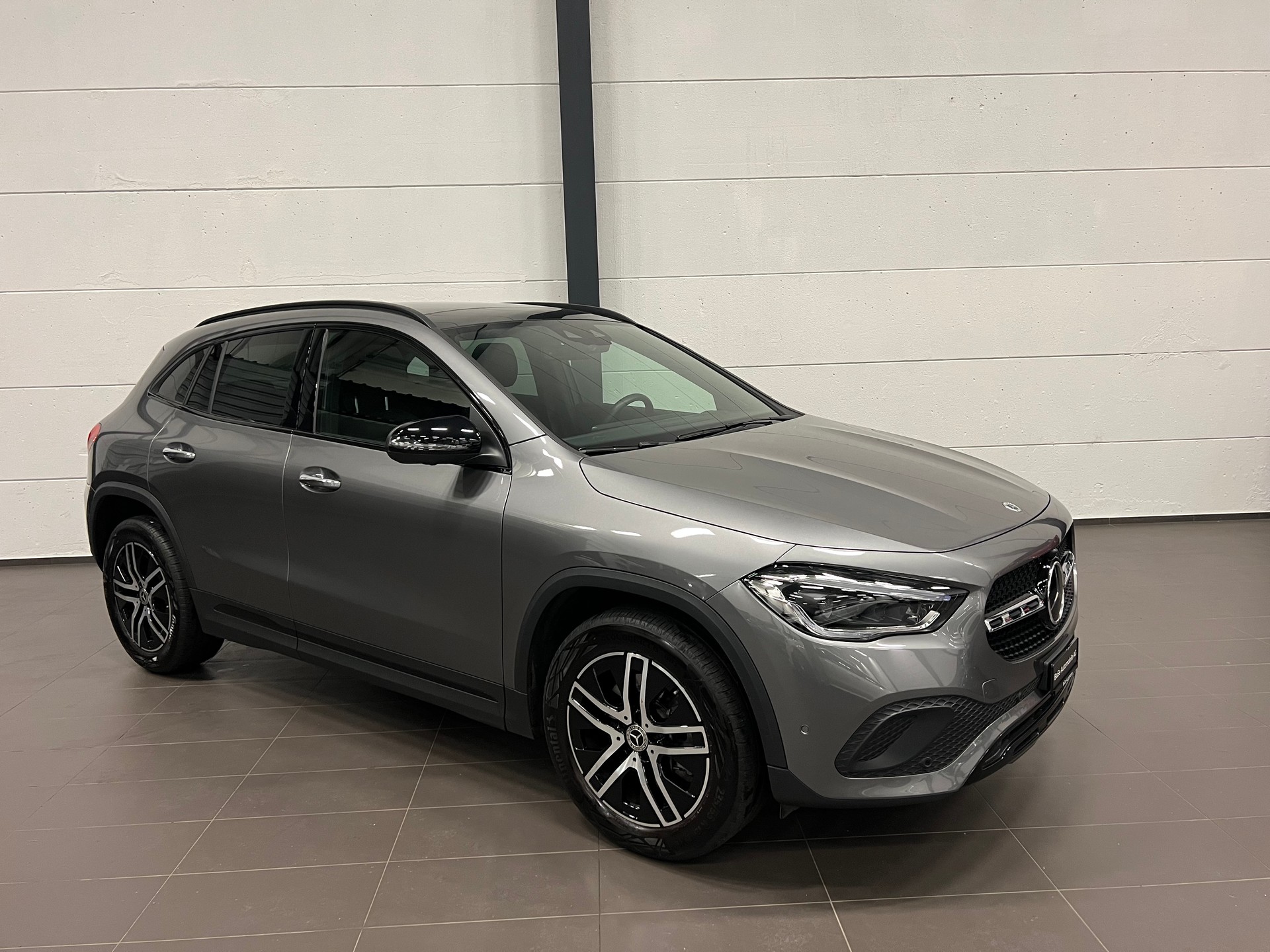 MERCEDES-BENZ GLA 220d 4Matic Progressive 8G-DCT-image-1