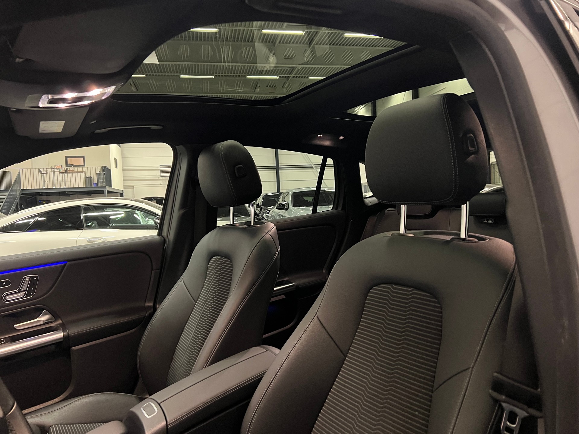 MERCEDES-BENZ GLA 220d 4Matic Progressive 8G-DCT-image-17