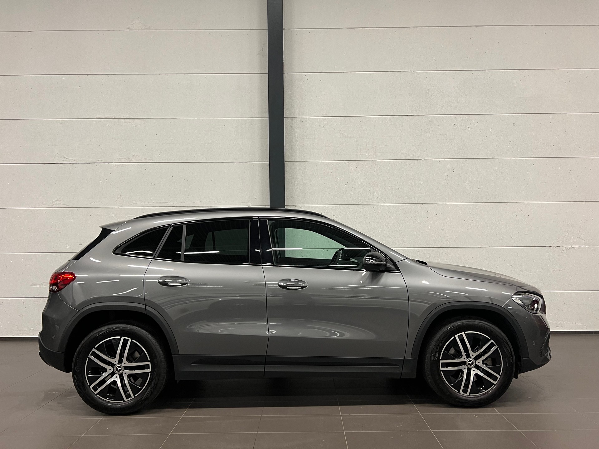 MERCEDES-BENZ GLA 220d 4Matic Progressive 8G-DCT-image-8