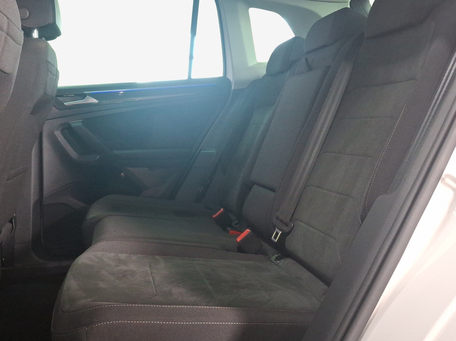 VW Tiguan 2.0 TDI SCR Elegance 4Motion DSG-image-11